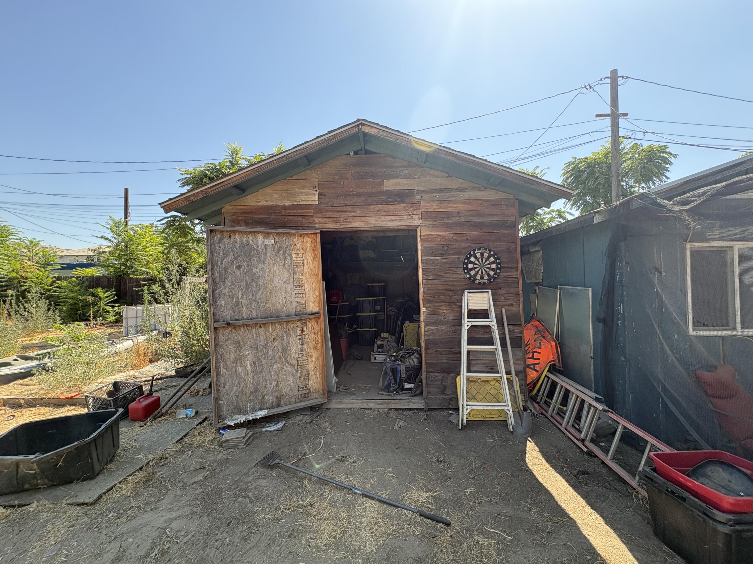 1704 E Springville Ave, Porterville, CA 93257