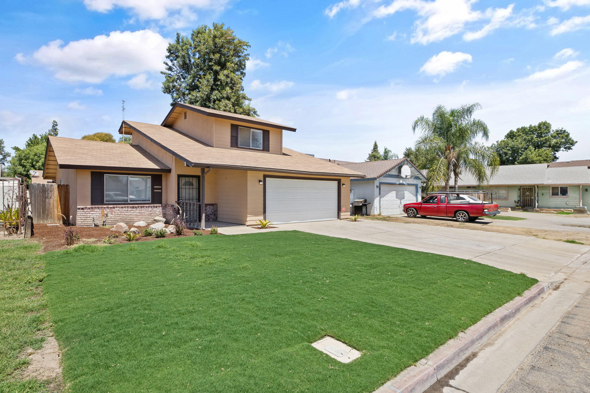 722 W Dove Ct, Visalia, CA 93291