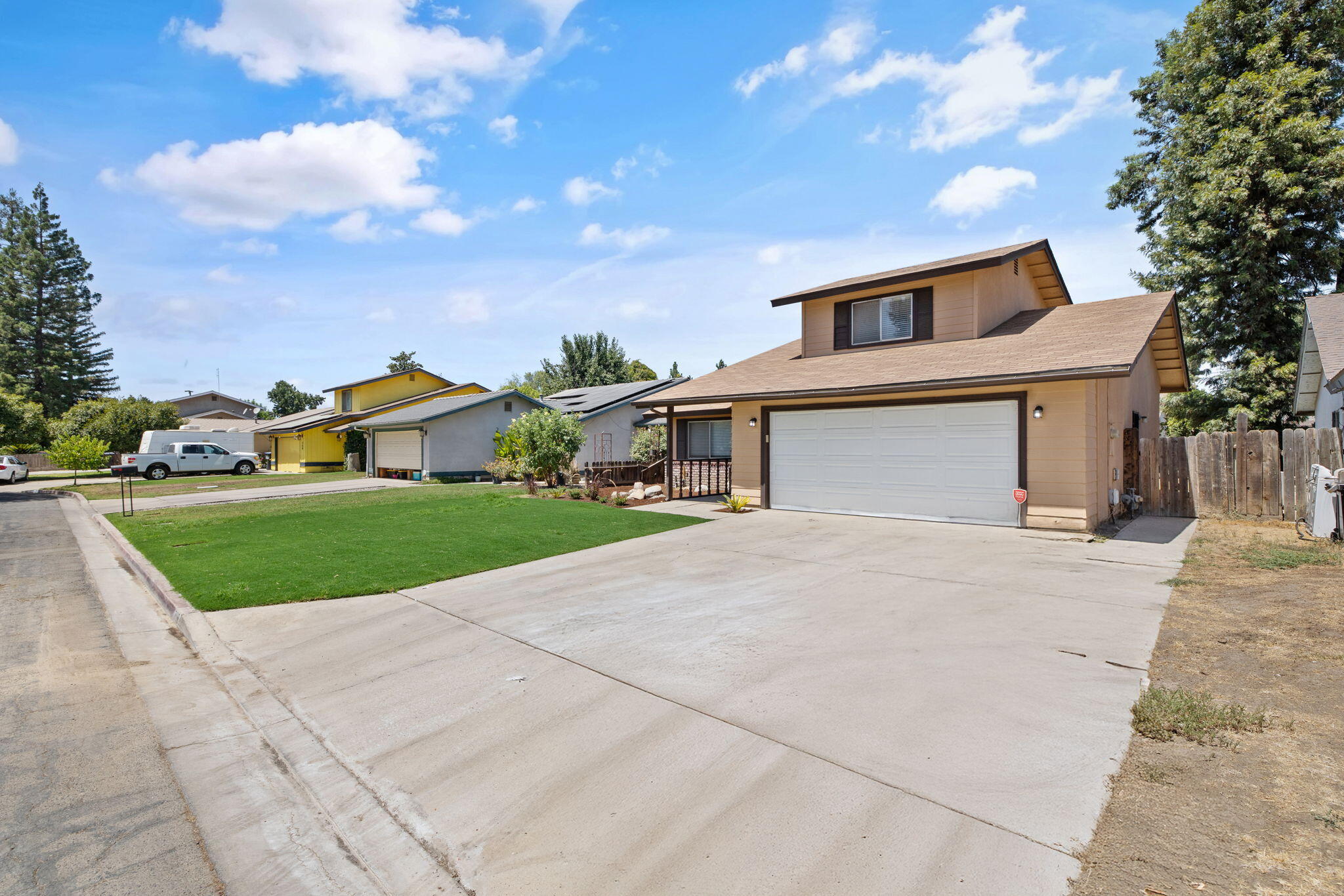 722 W Dove Ct, Visalia, CA 93291