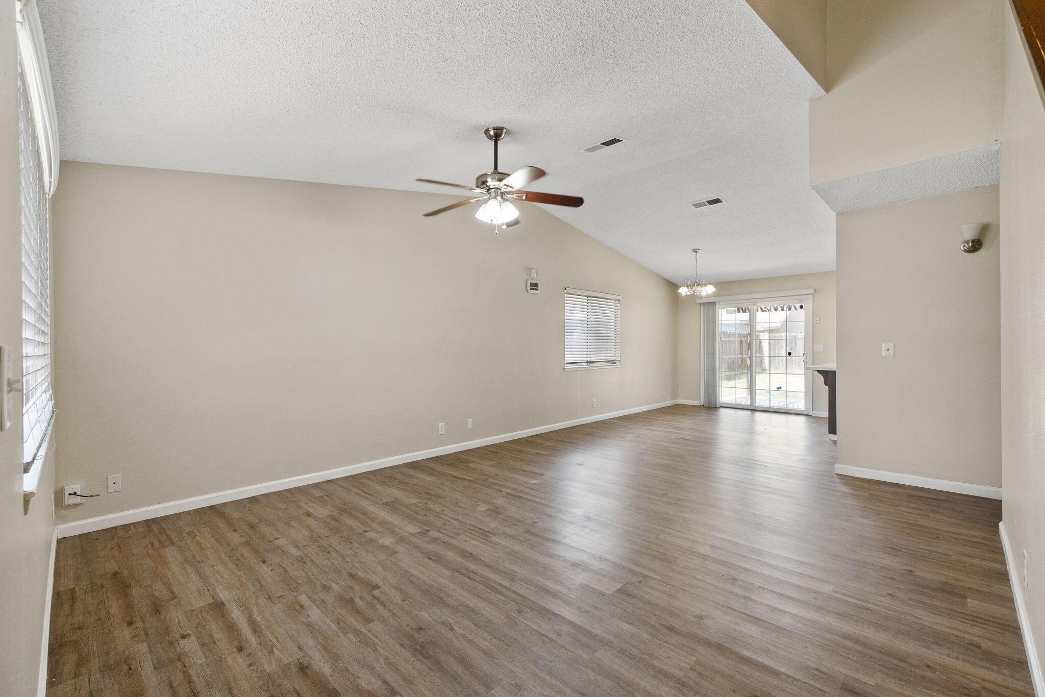 722 W Dove Ct, Visalia, CA 93291
