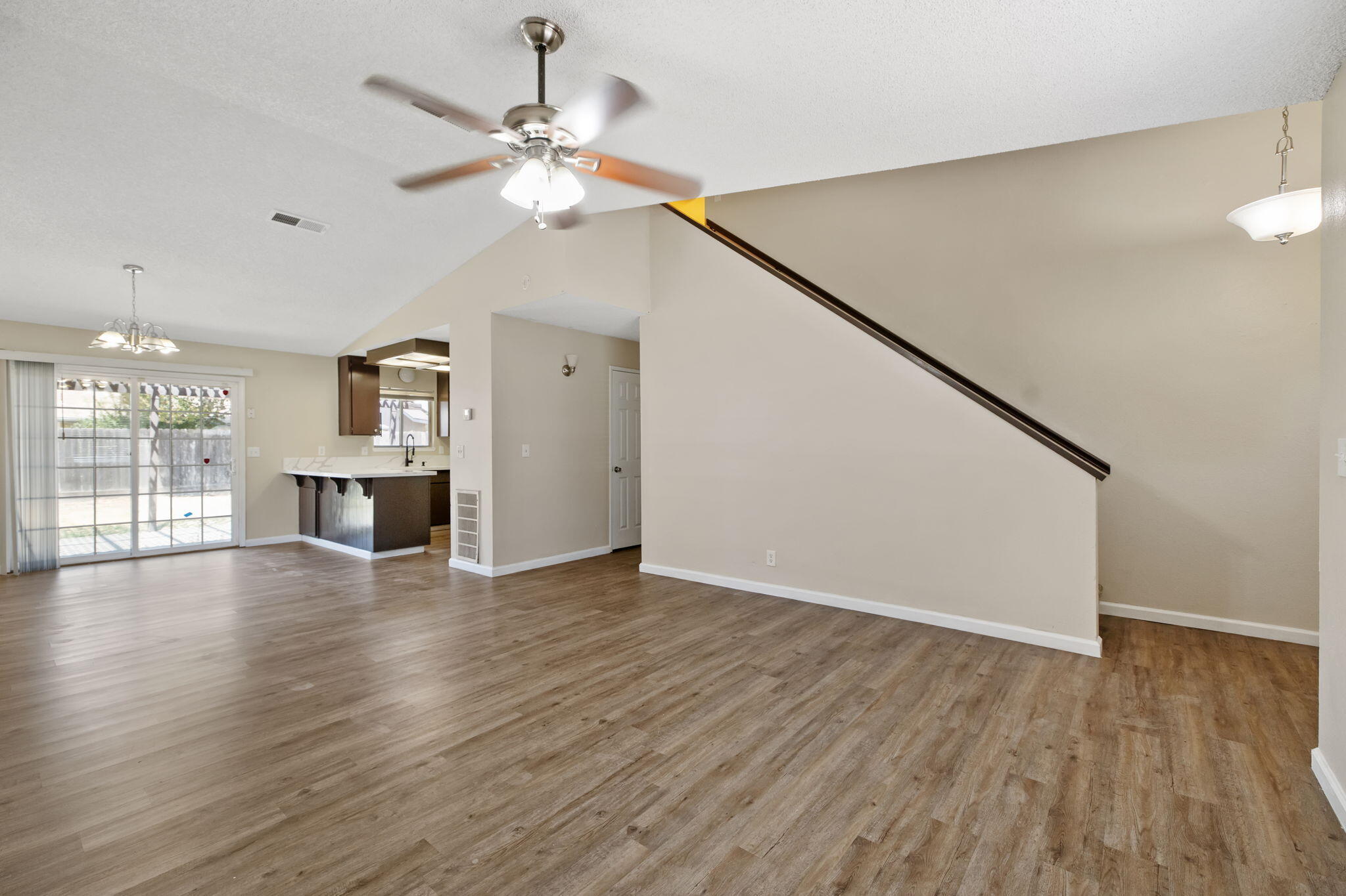 722 W Dove Ct, Visalia, CA 93291
