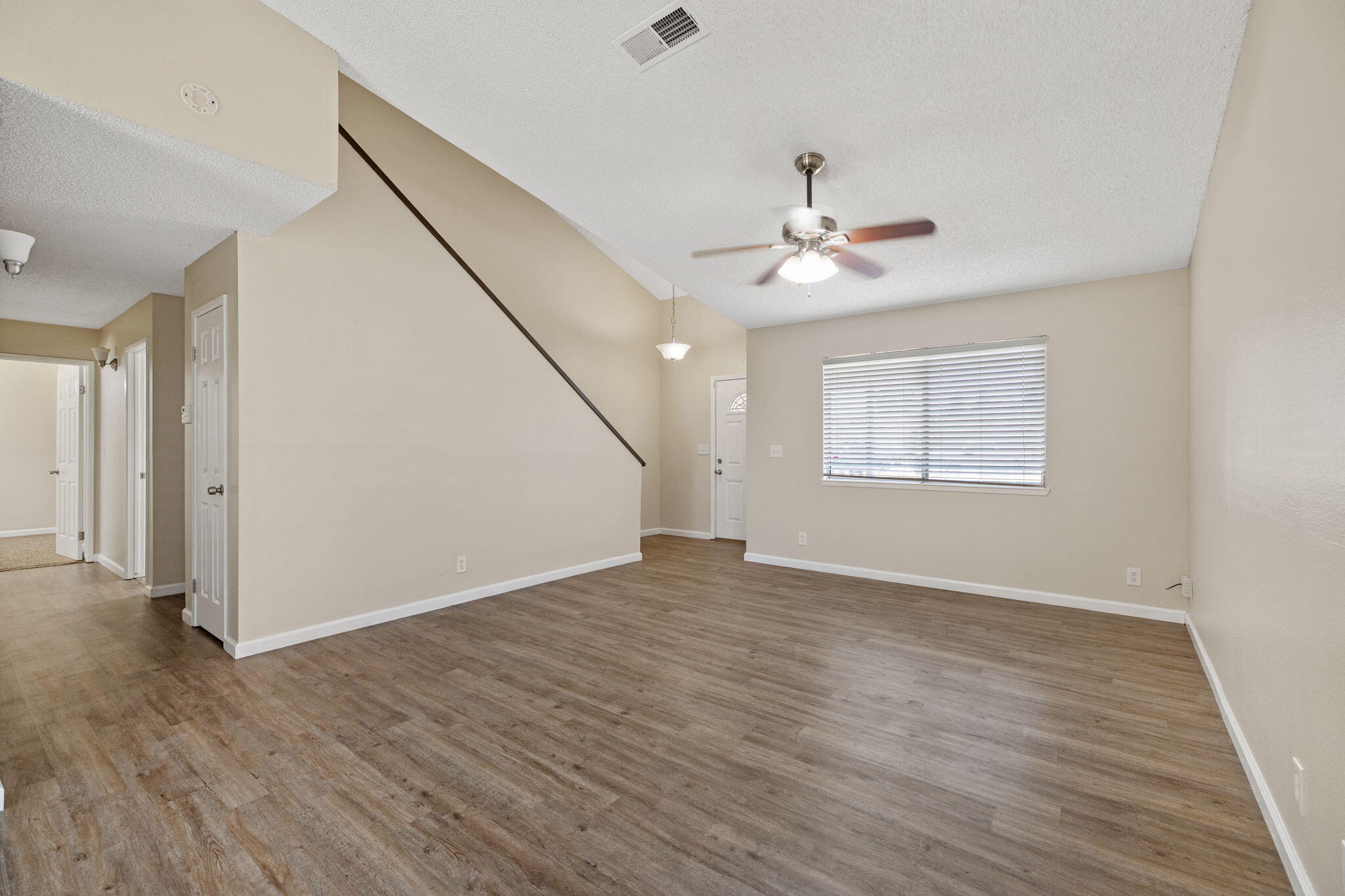 722 W Dove Ct, Visalia, CA 93291