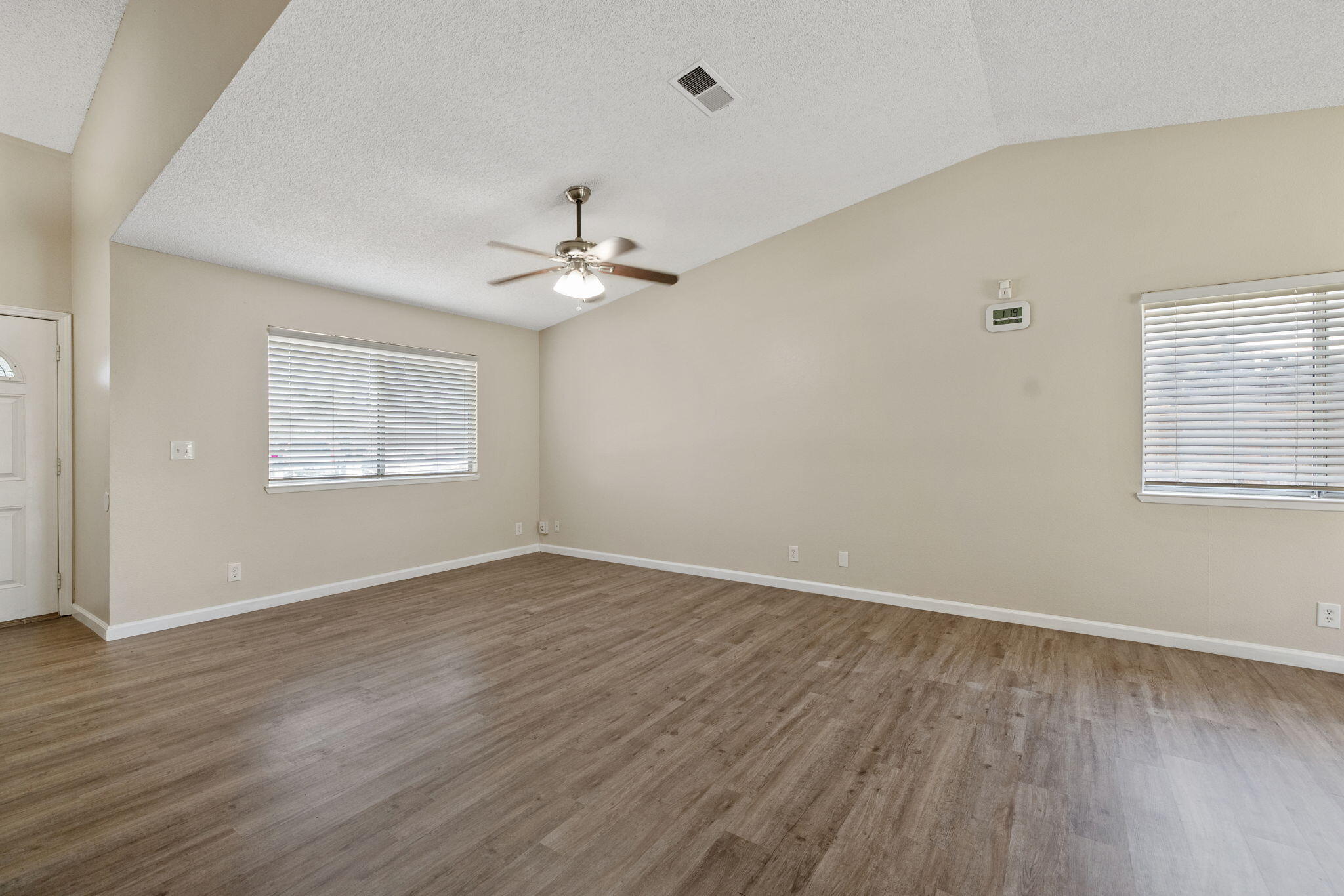 722 W Dove Ct, Visalia, CA 93291