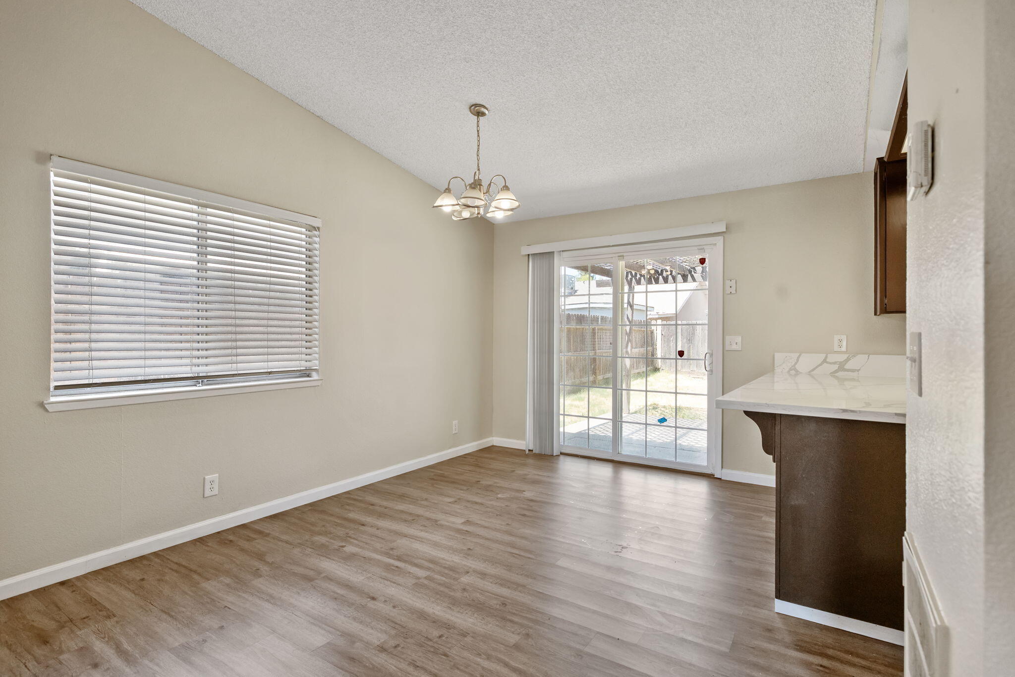 722 W Dove Ct, Visalia, CA 93291