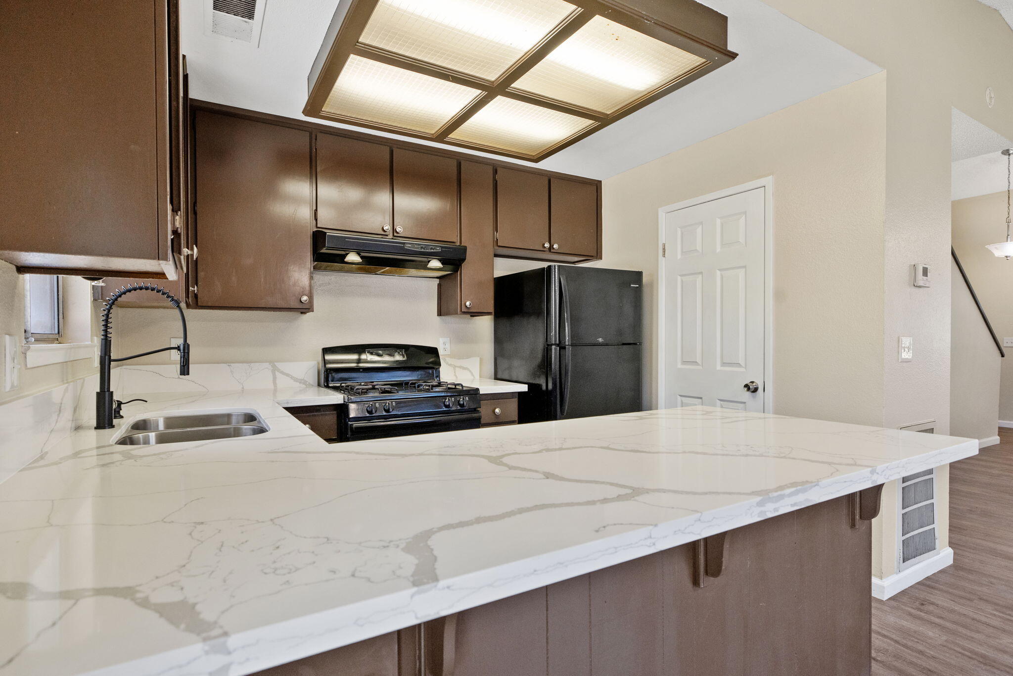 722 W Dove Ct, Visalia, CA 93291