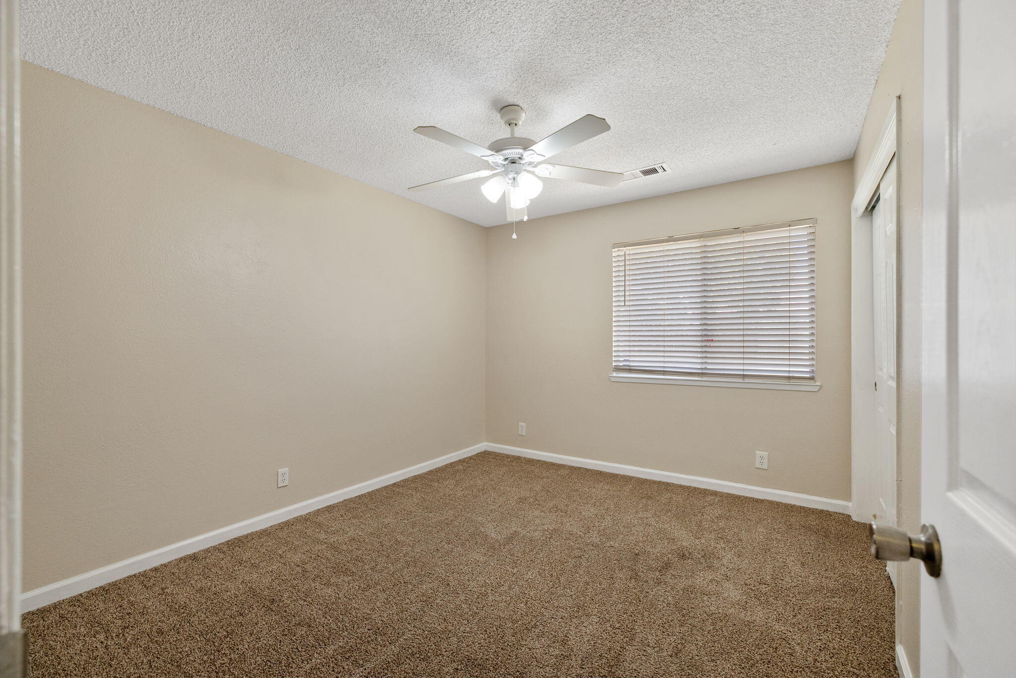 722 W Dove Ct, Visalia, CA 93291