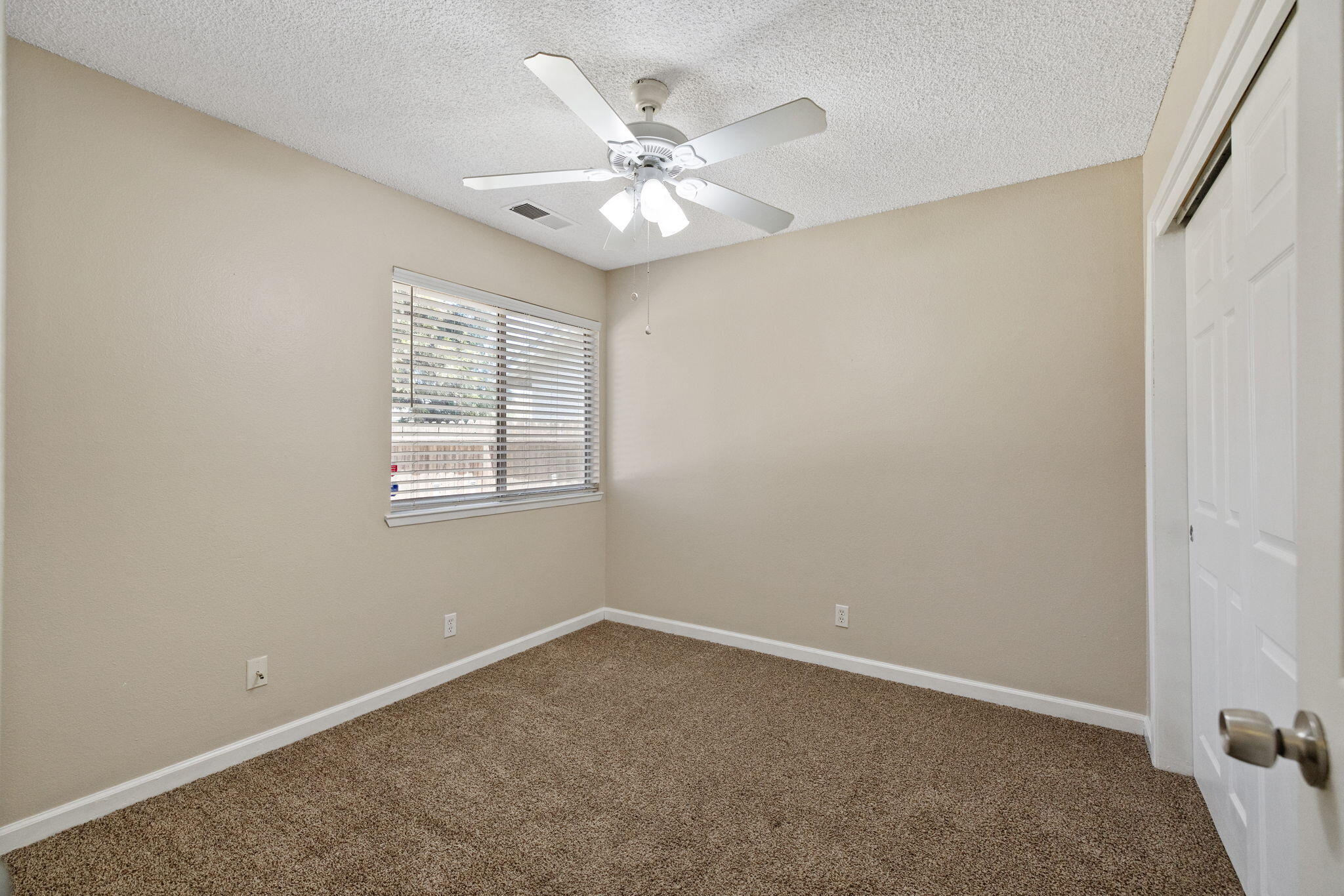 722 W Dove Ct, Visalia, CA 93291