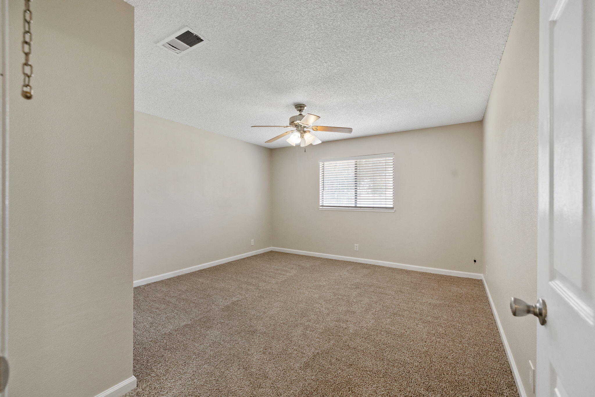 722 W Dove Ct, Visalia, CA 93291