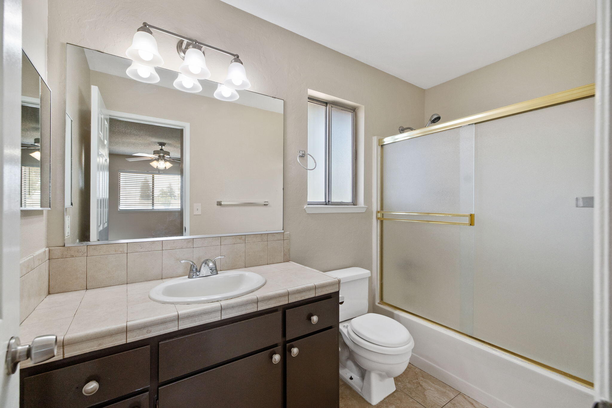 722 W Dove Ct, Visalia, CA 93291
