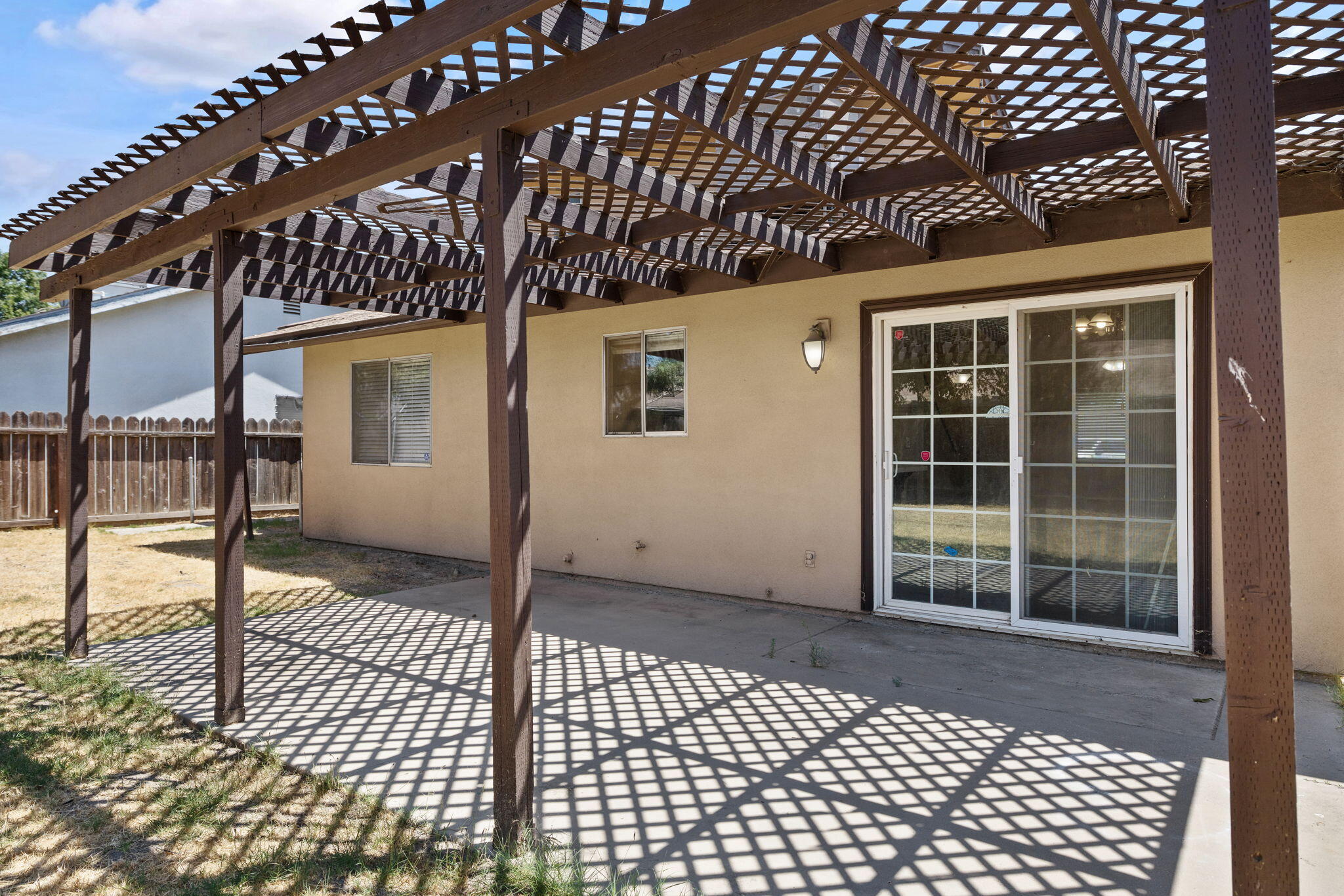 722 W Dove Ct, Visalia, CA 93291