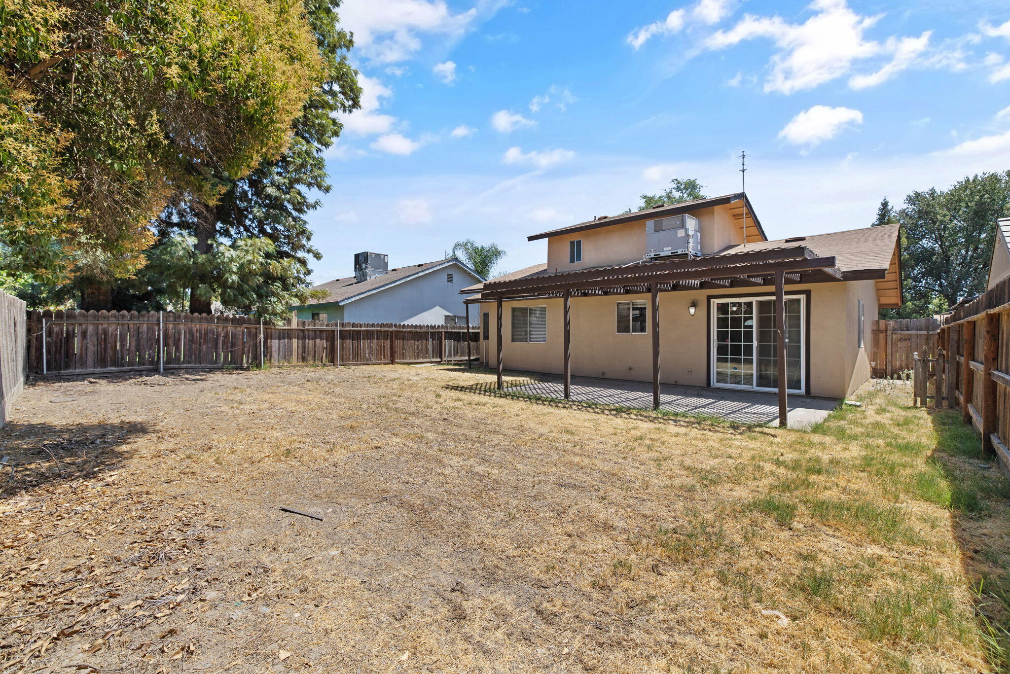 722 W Dove Ct, Visalia, CA 93291