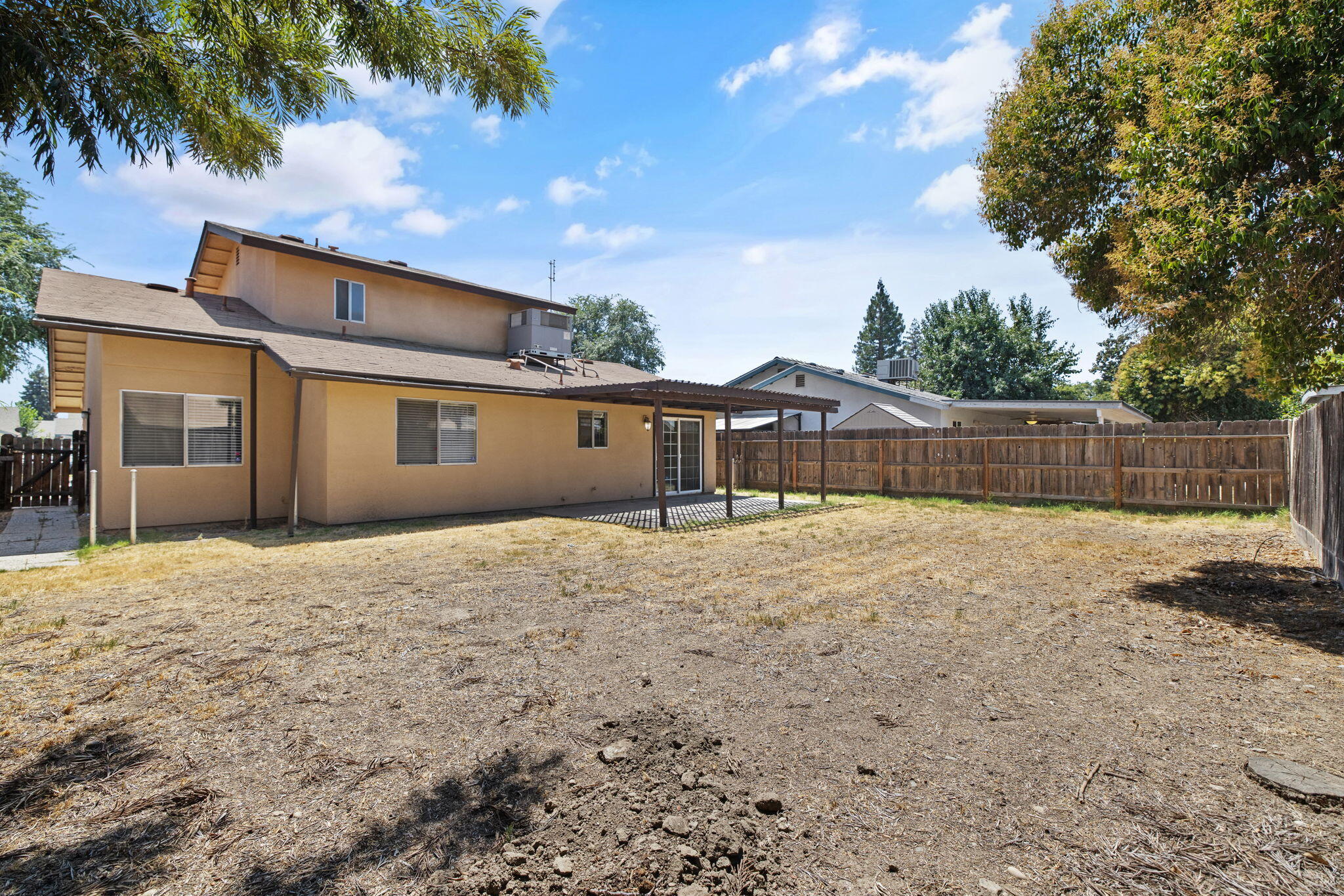 722 W Dove Ct, Visalia, CA 93291