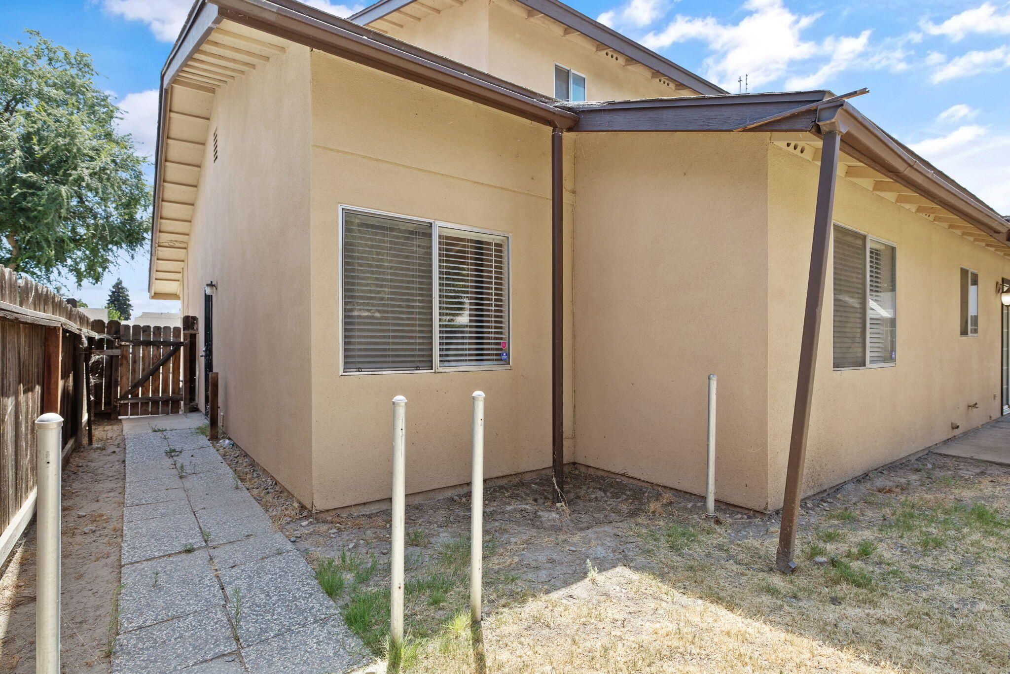 722 W Dove Ct, Visalia, CA 93291