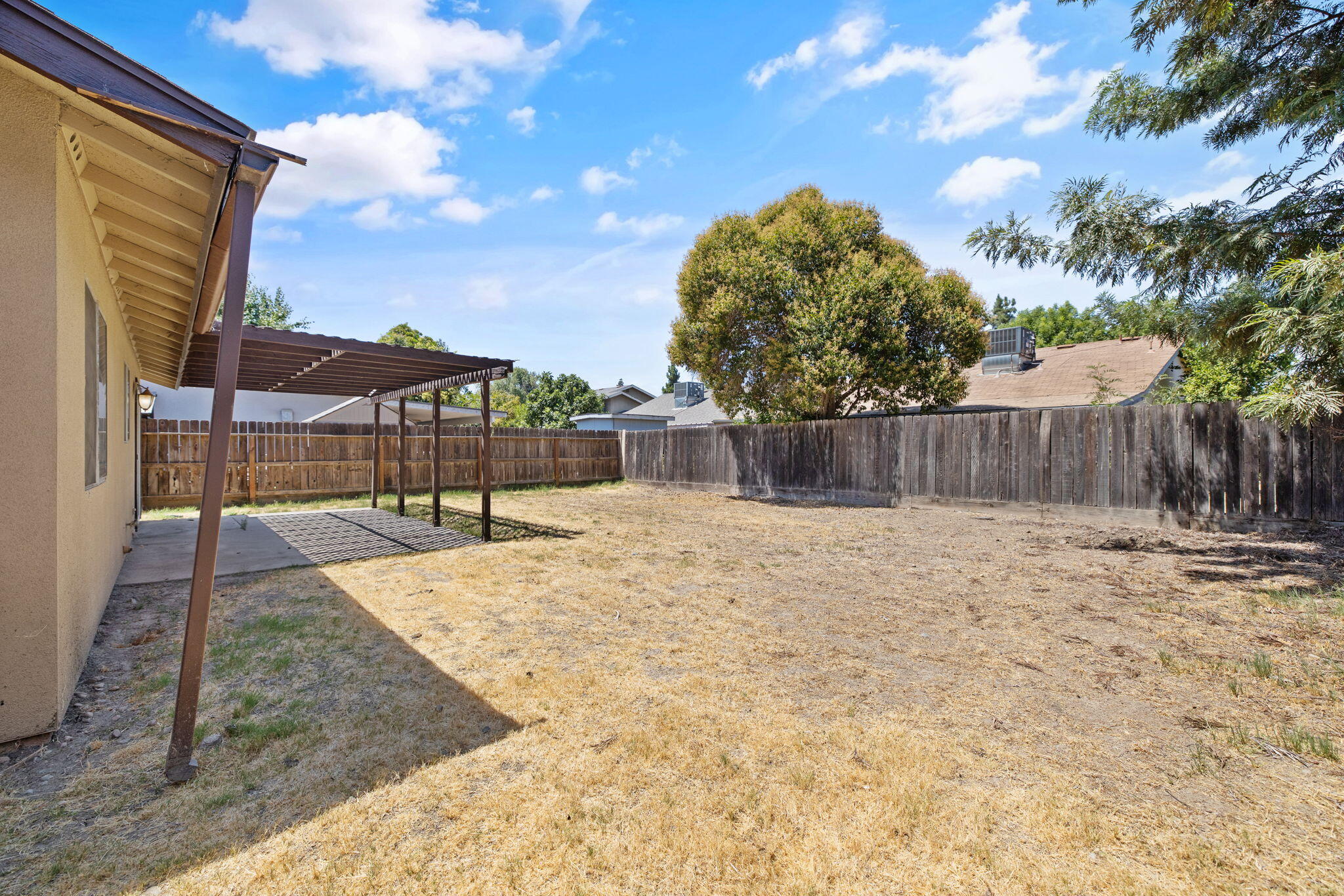 722 W Dove Ct, Visalia, CA 93291