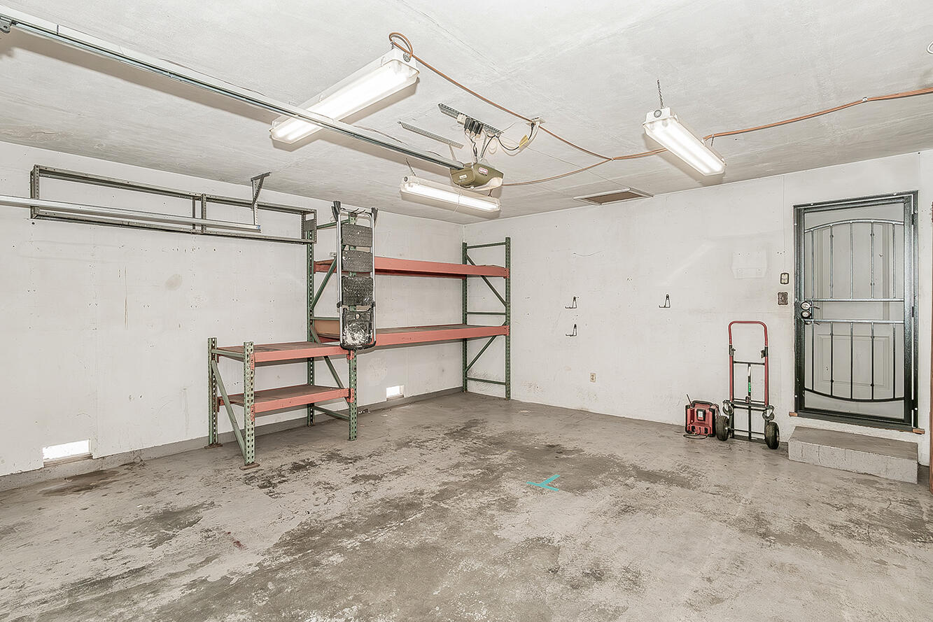 2014 N Kensington Way, Hanford, CA 93230
