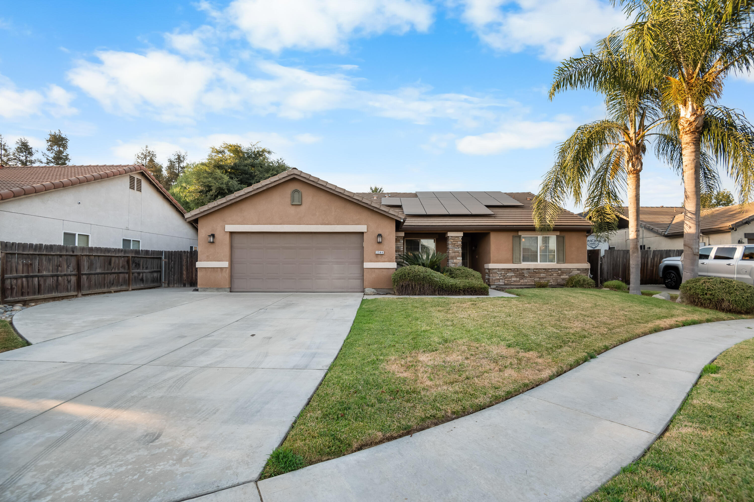 2544 E Arlen Ct, Visalia, CA 93292