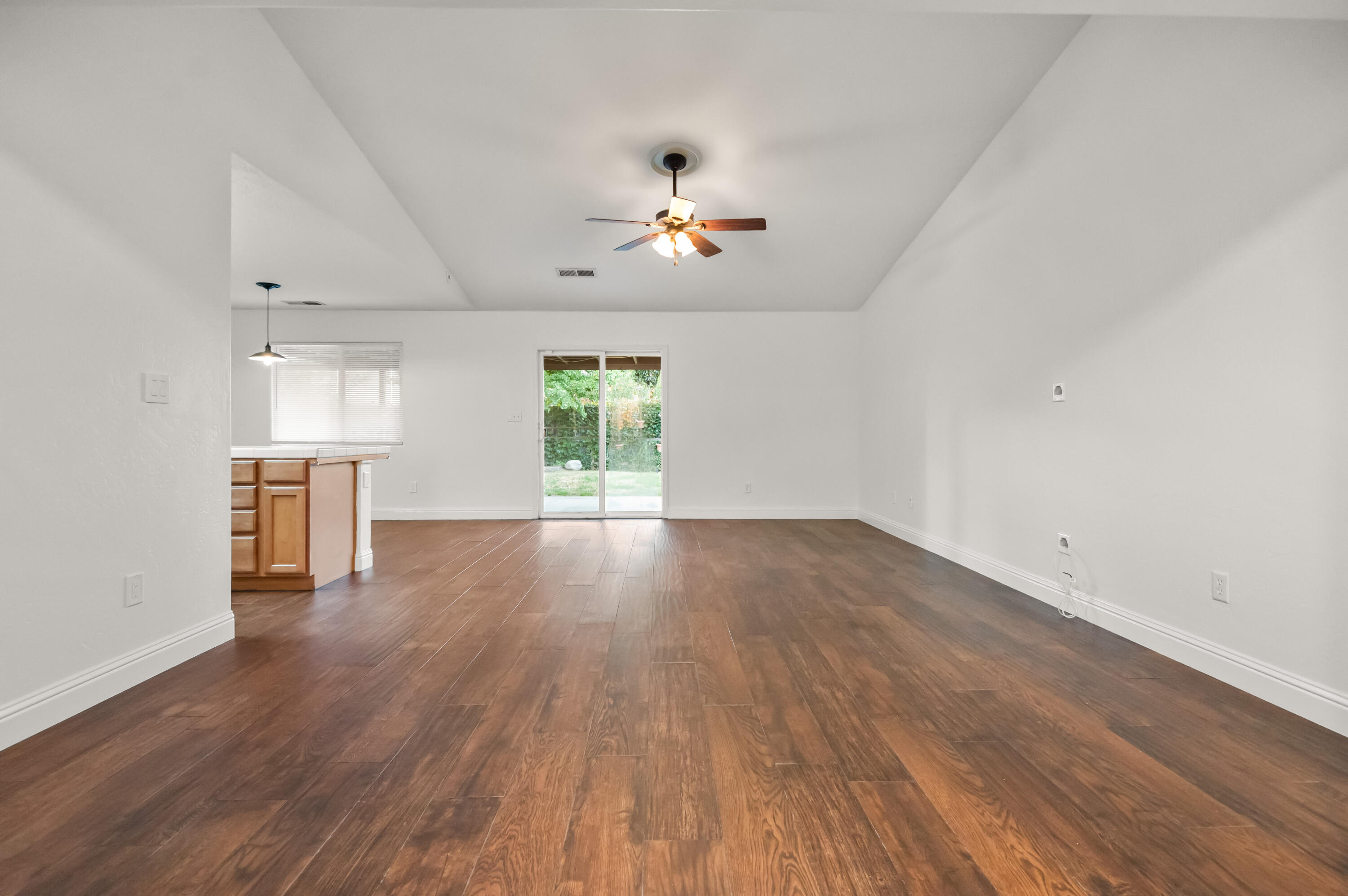2544 E Arlen Ct, Visalia, CA 93292