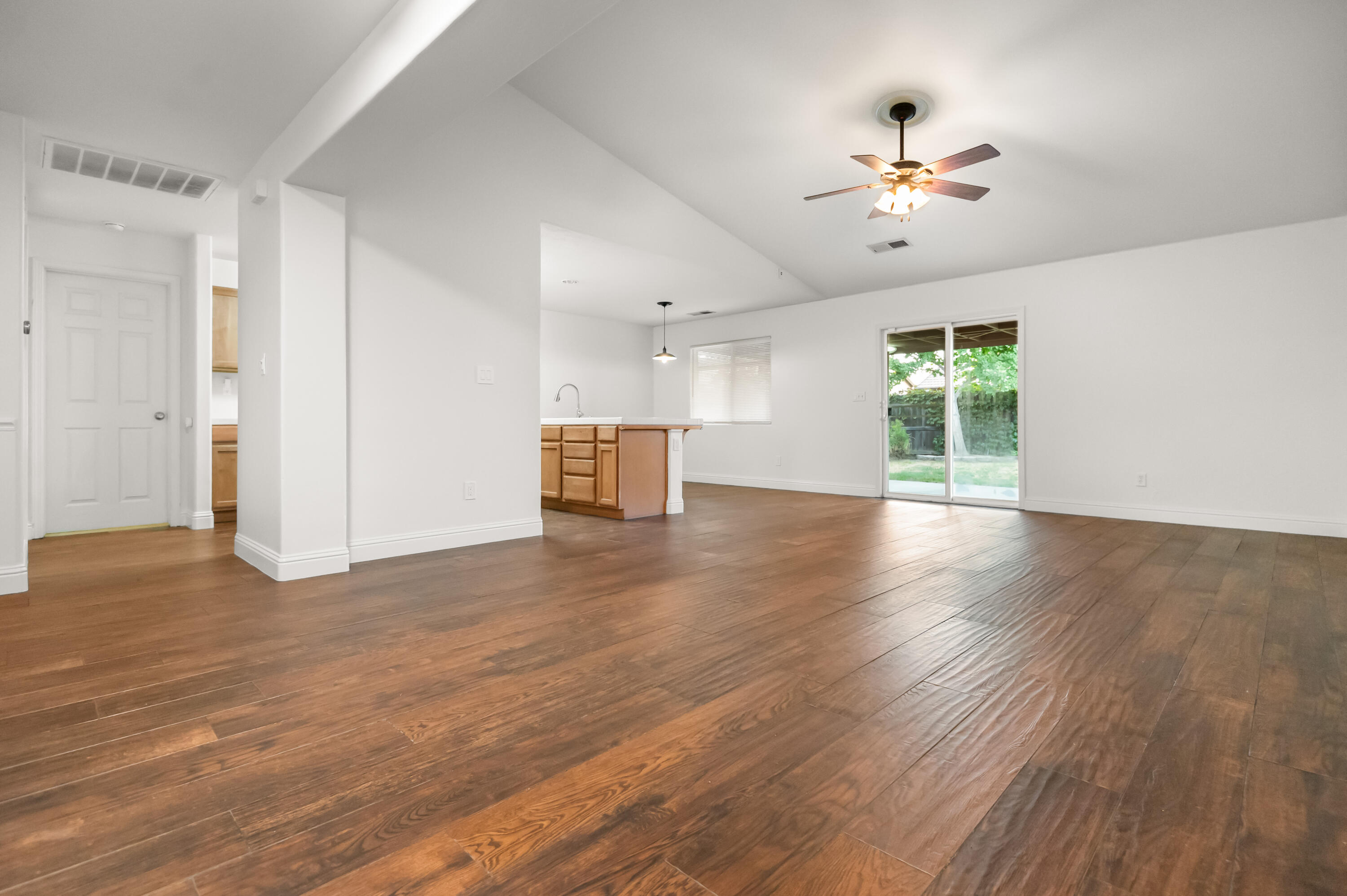 2544 E Arlen Ct, Visalia, CA 93292