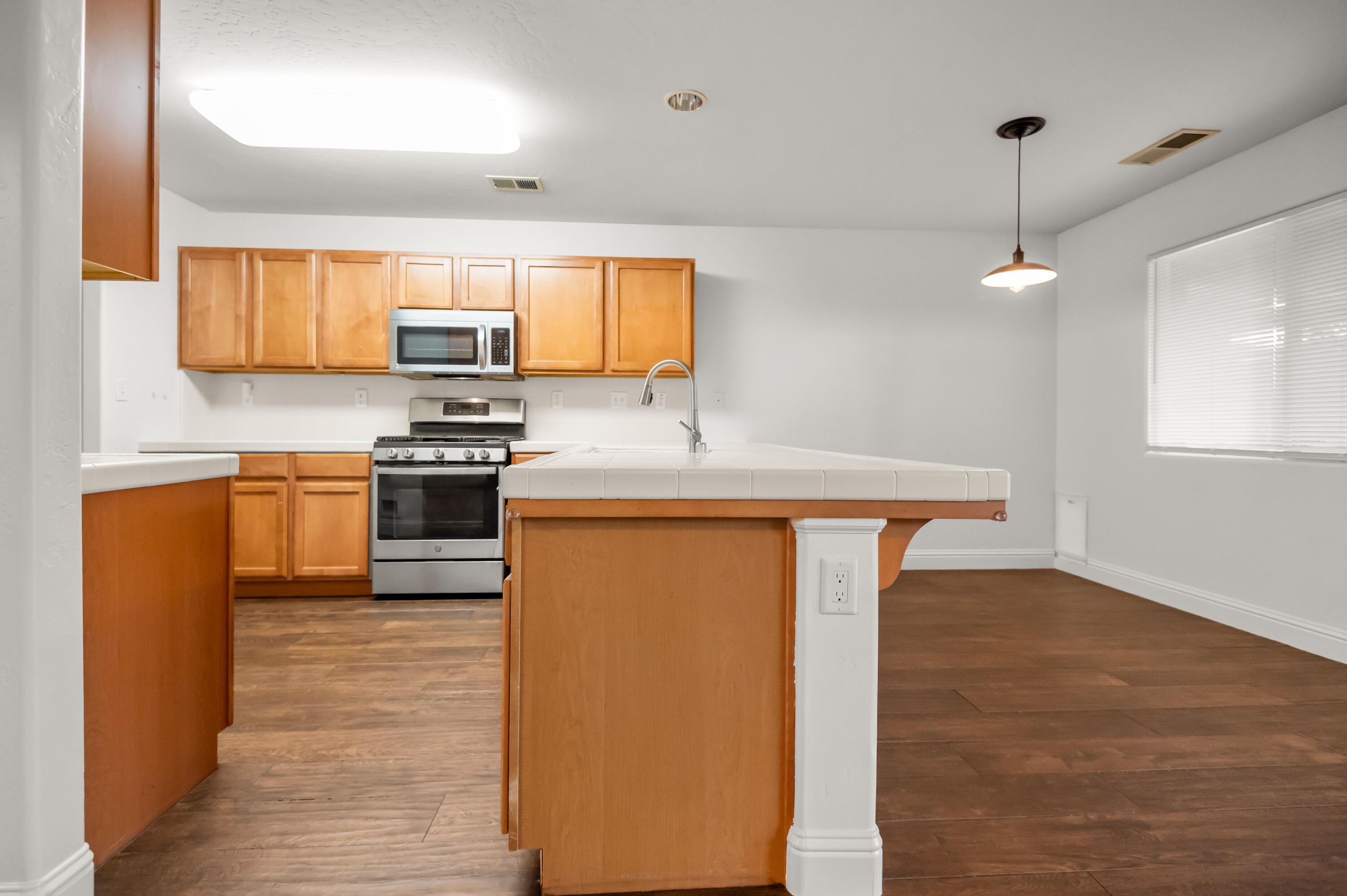 2544 E Arlen Ct, Visalia, CA 93292