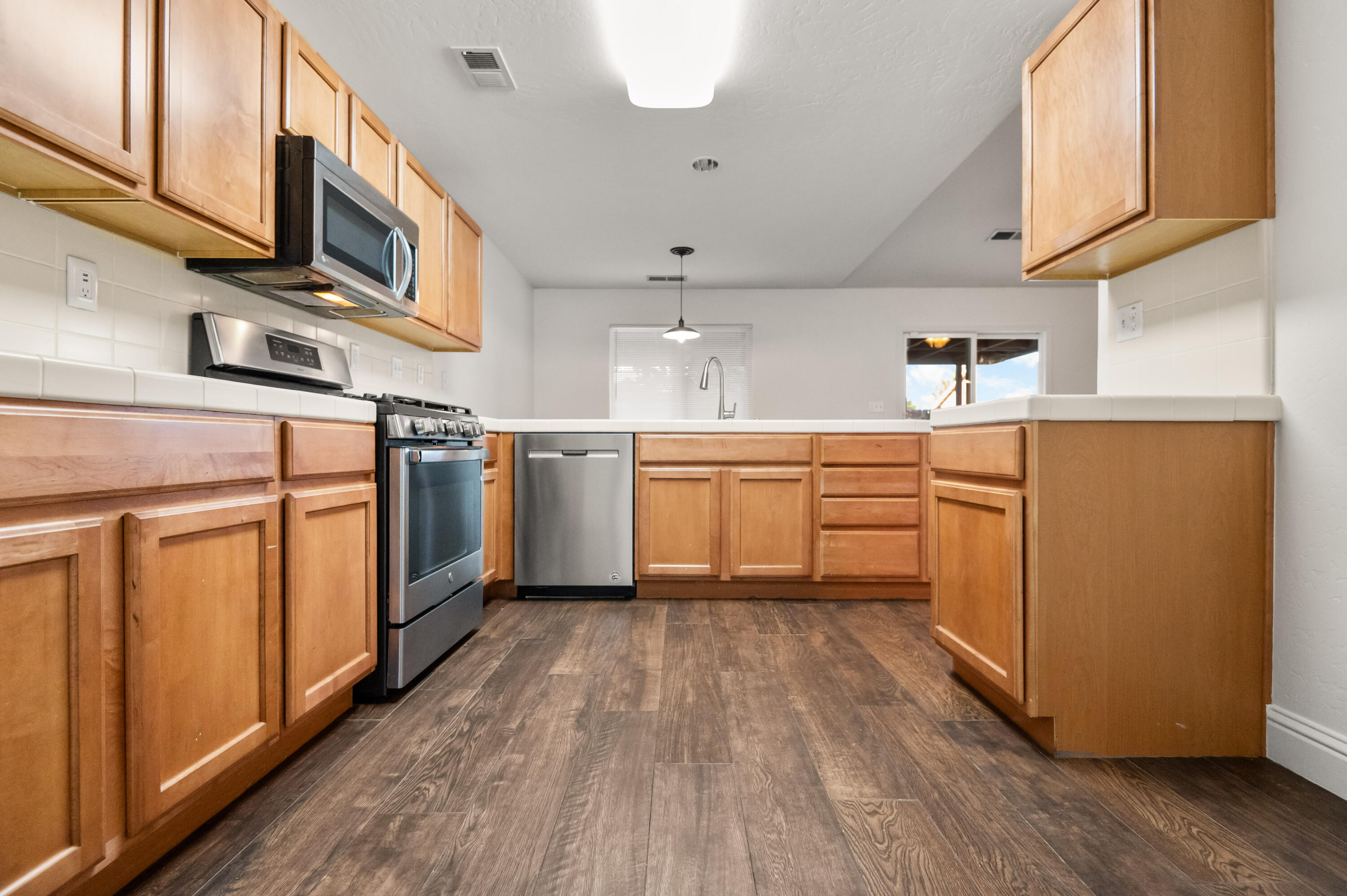 2544 E Arlen Ct, Visalia, CA 93292