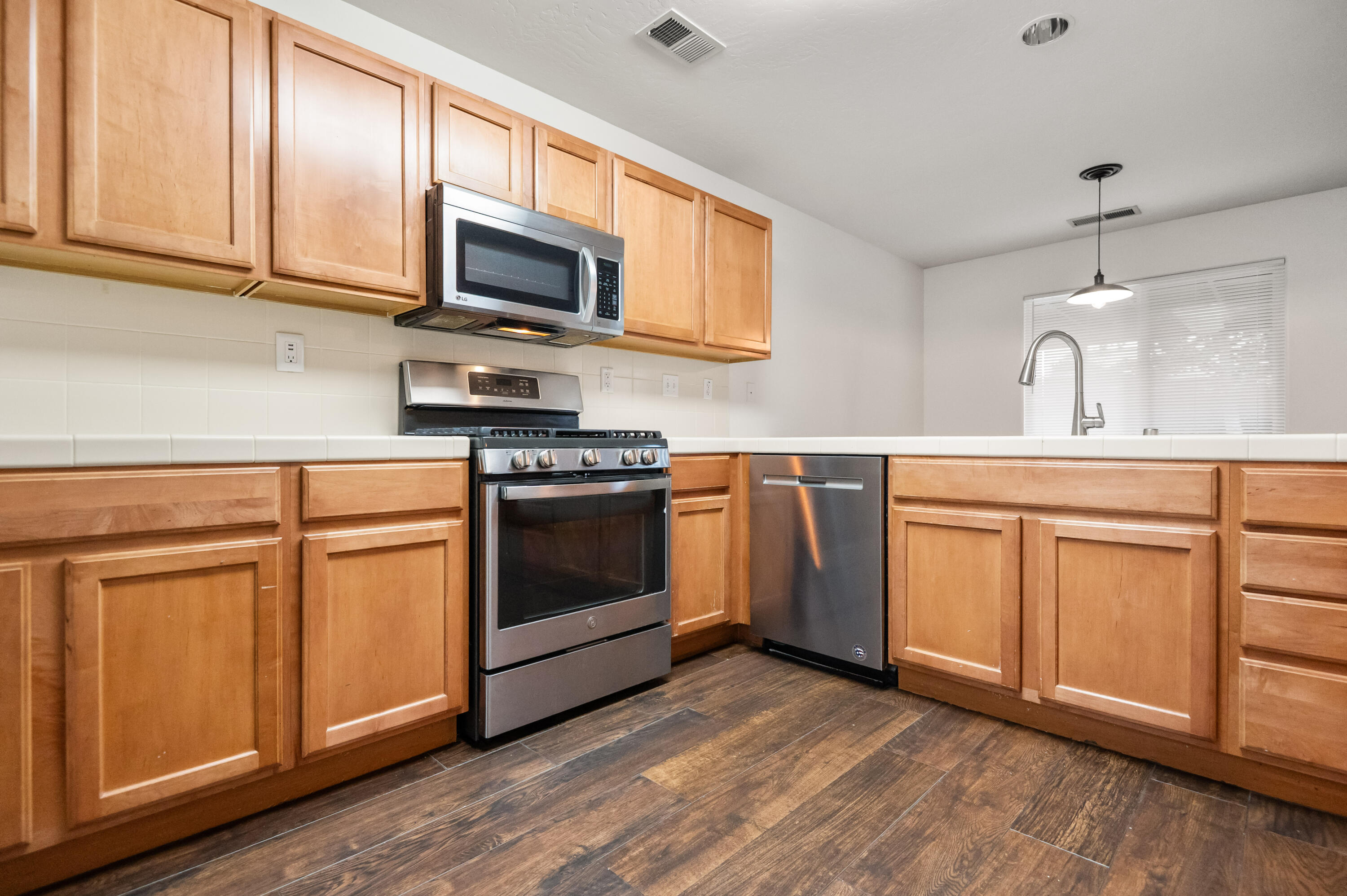 2544 E Arlen Ct, Visalia, CA 93292
