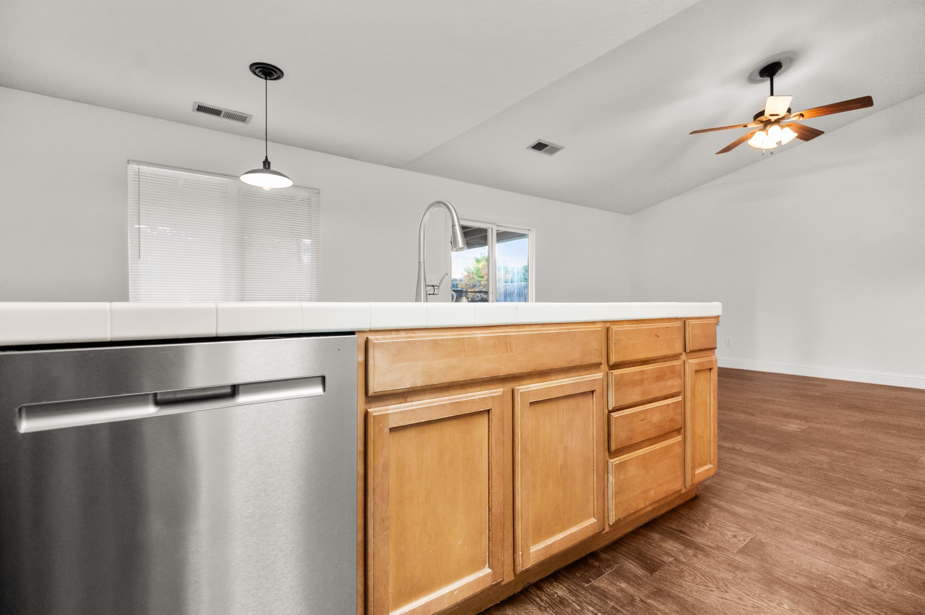 2544 E Arlen Ct, Visalia, CA 93292