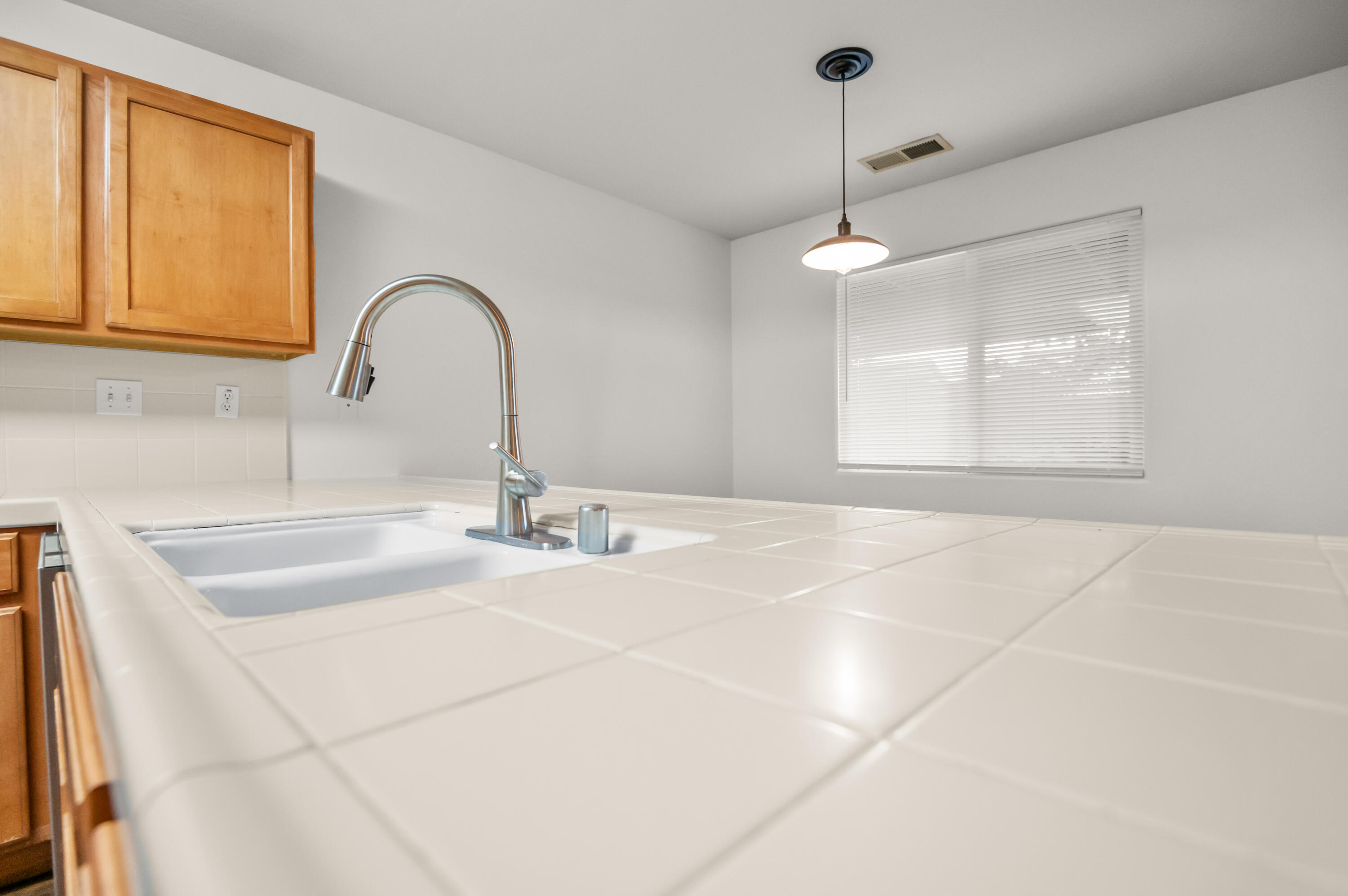 2544 E Arlen Ct, Visalia, CA 93292