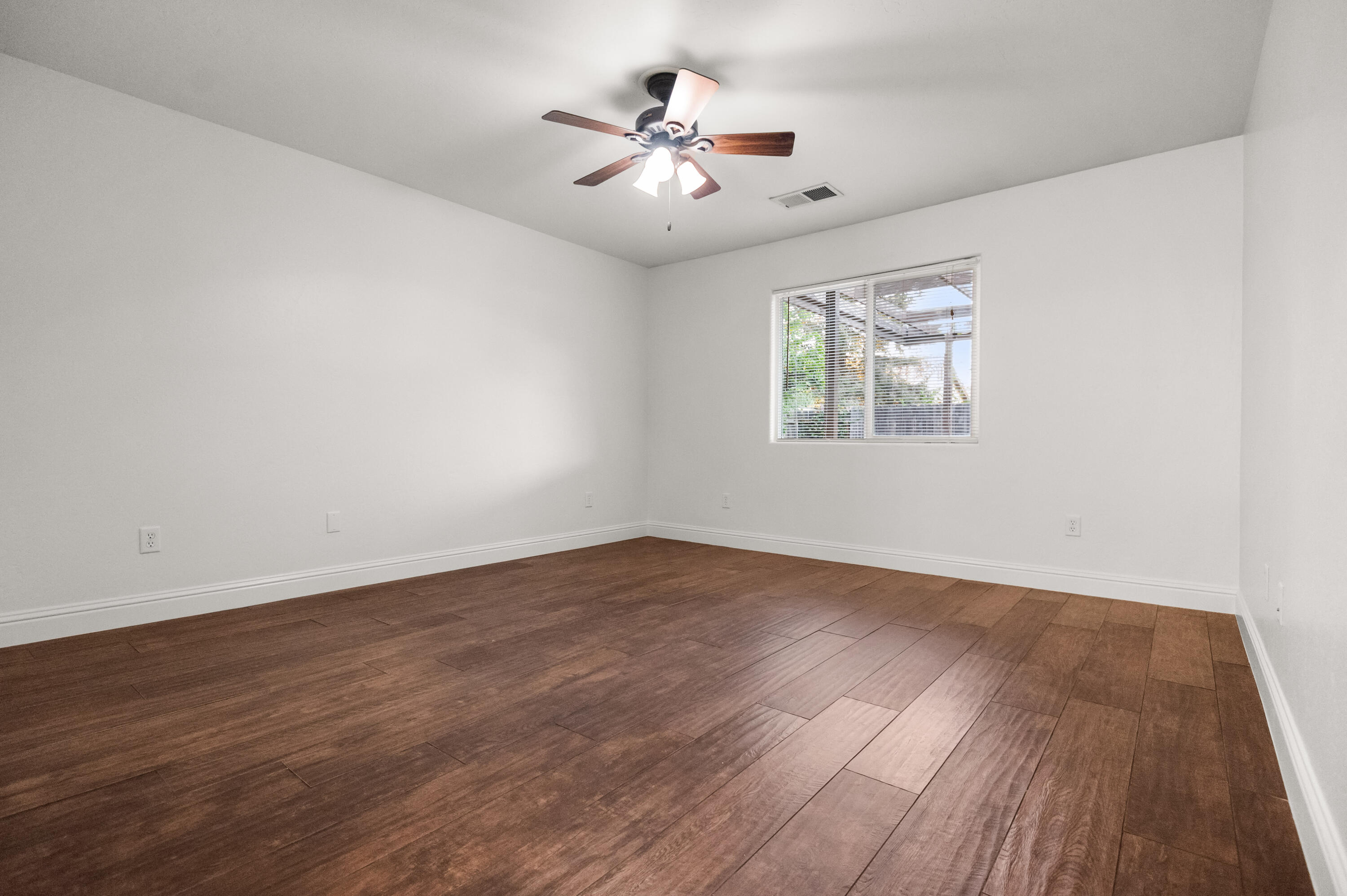 2544 E Arlen Ct, Visalia, CA 93292
