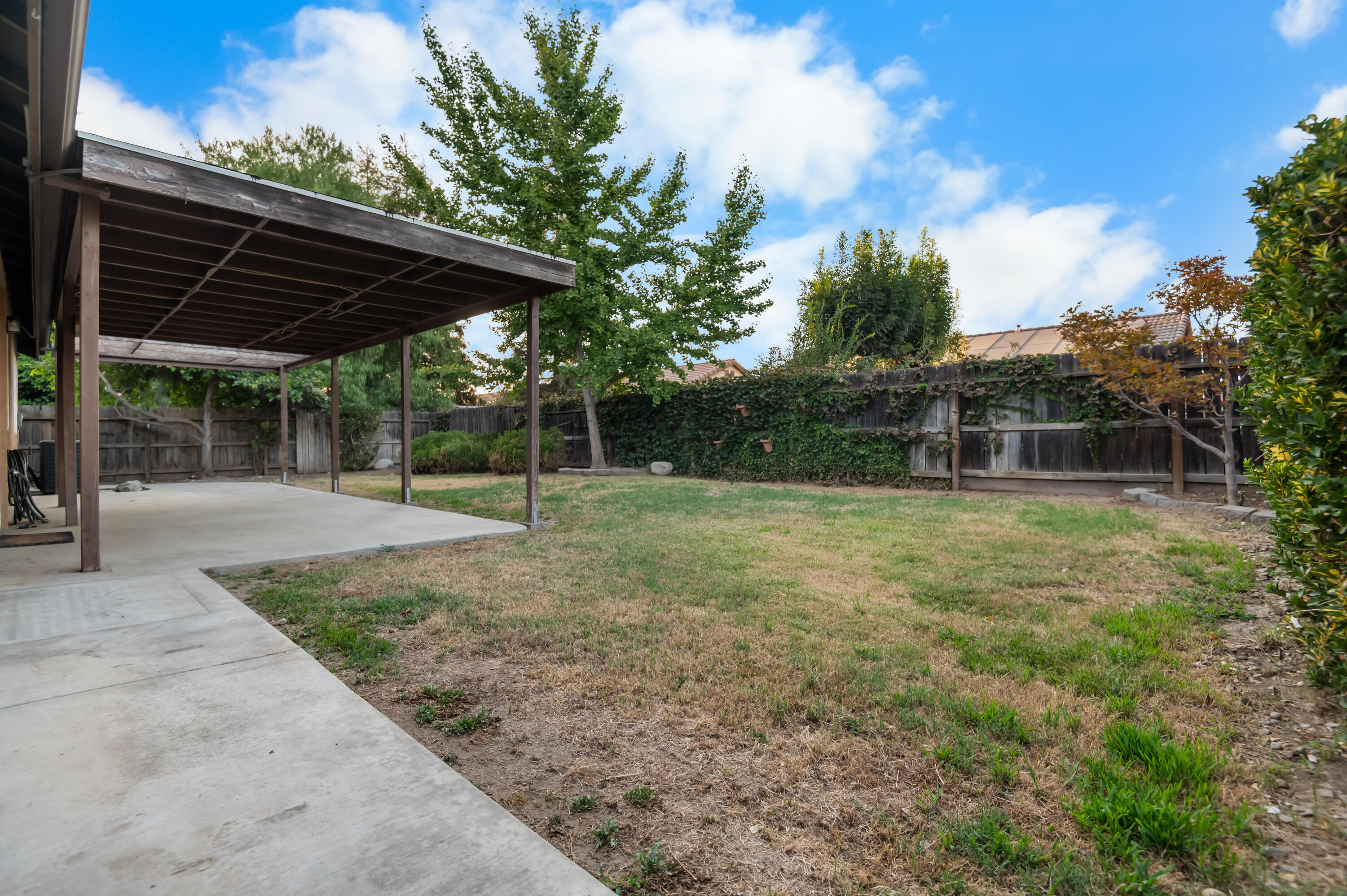 2544 E Arlen Ct, Visalia, CA 93292