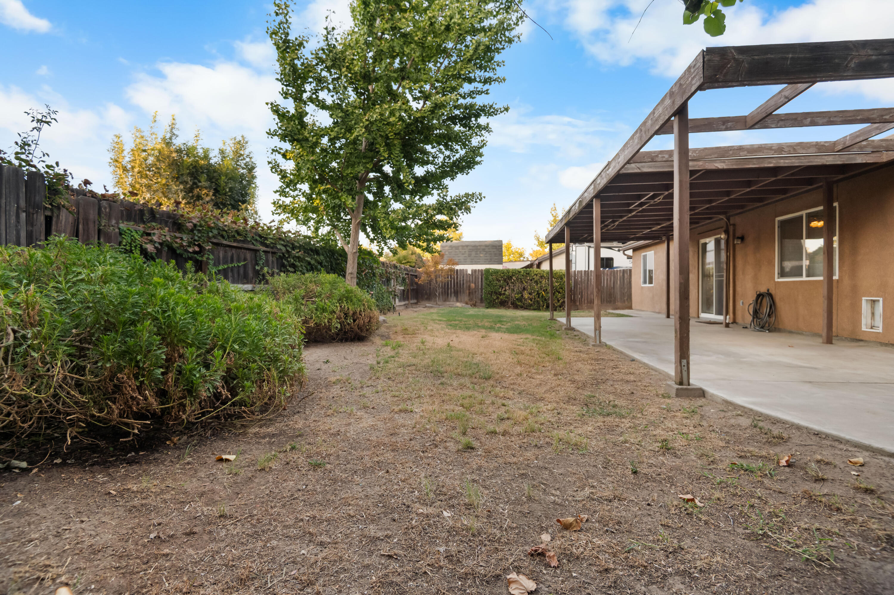 2544 E Arlen Ct, Visalia, CA 93292