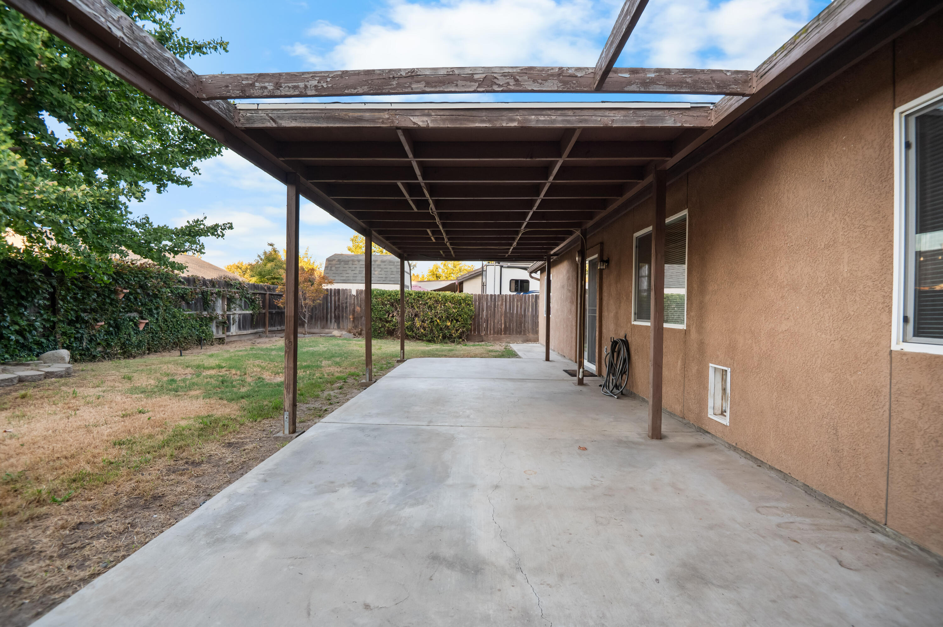 2544 E Arlen Ct, Visalia, CA 93292