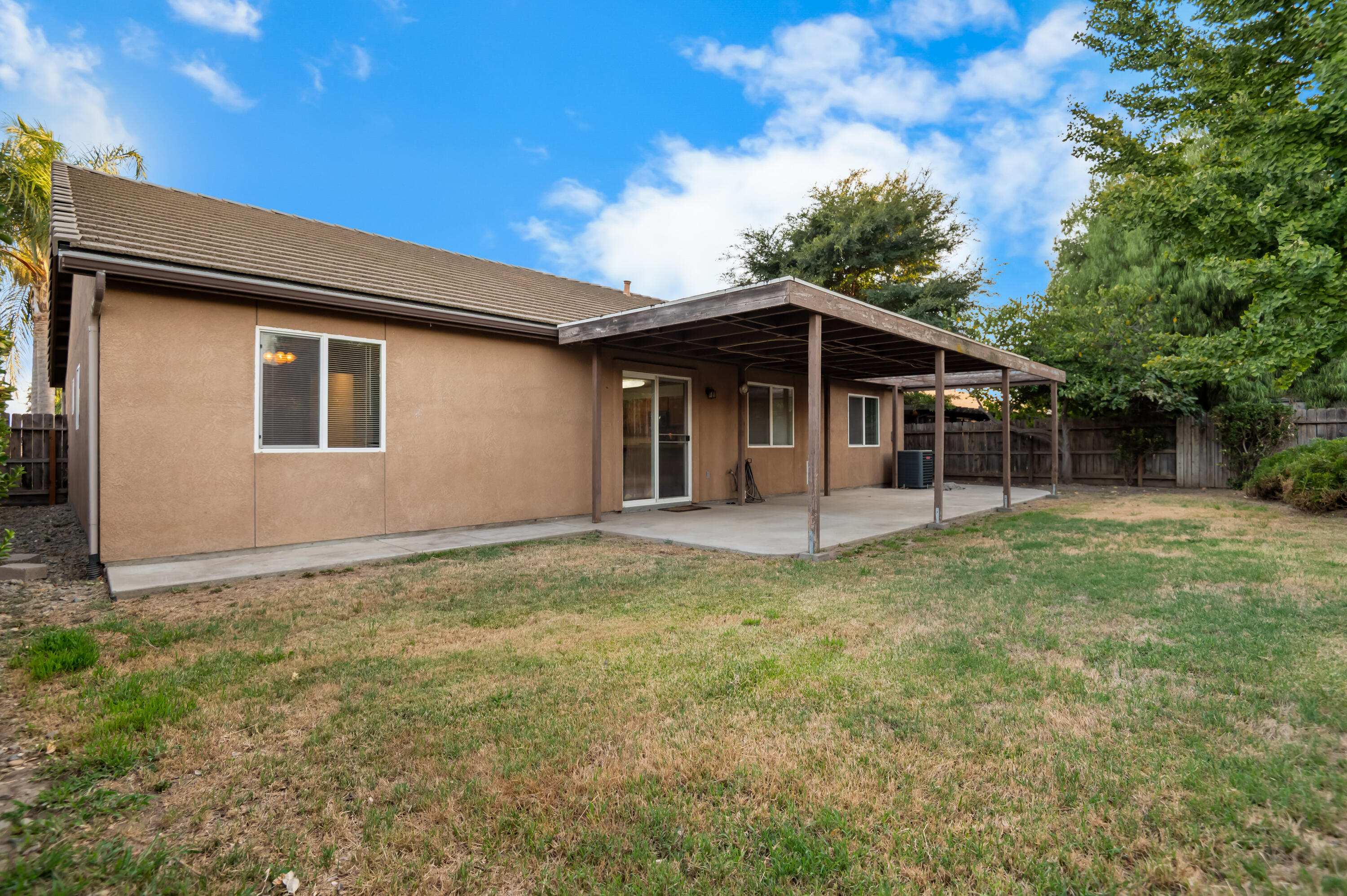 2544 E Arlen Ct, Visalia, CA 93292