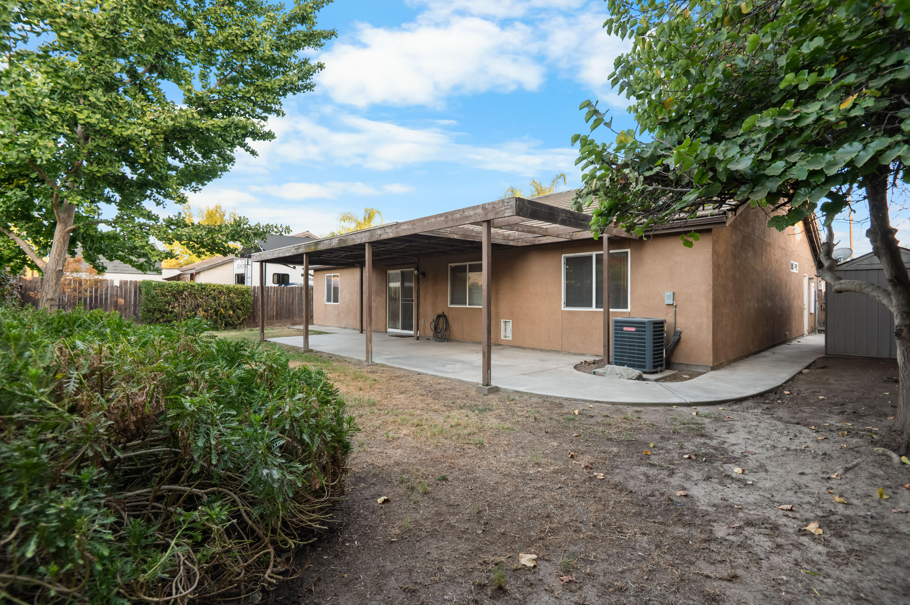 2544 E Arlen Ct, Visalia, CA 93292