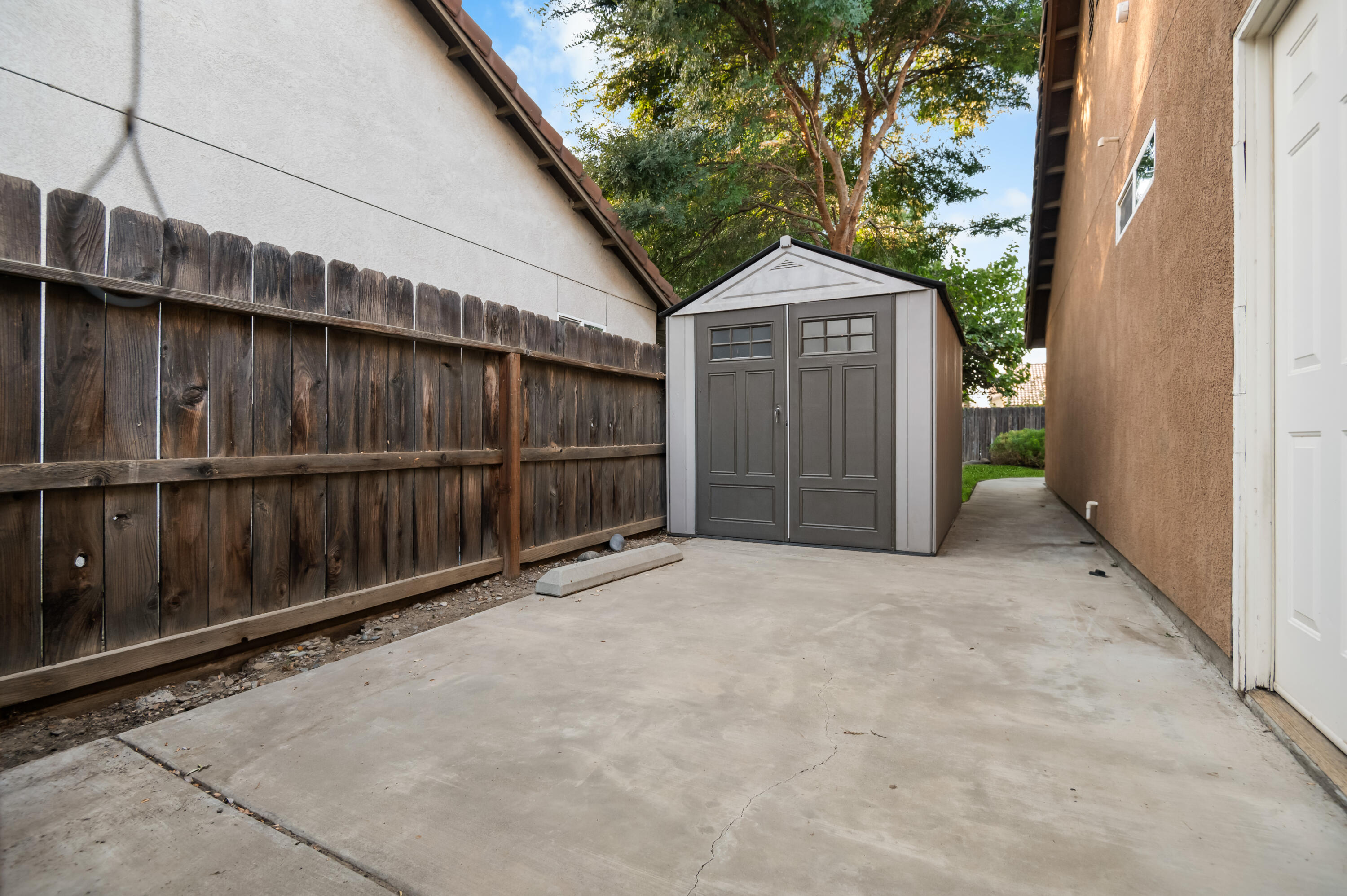 2544 E Arlen Ct, Visalia, CA 93292