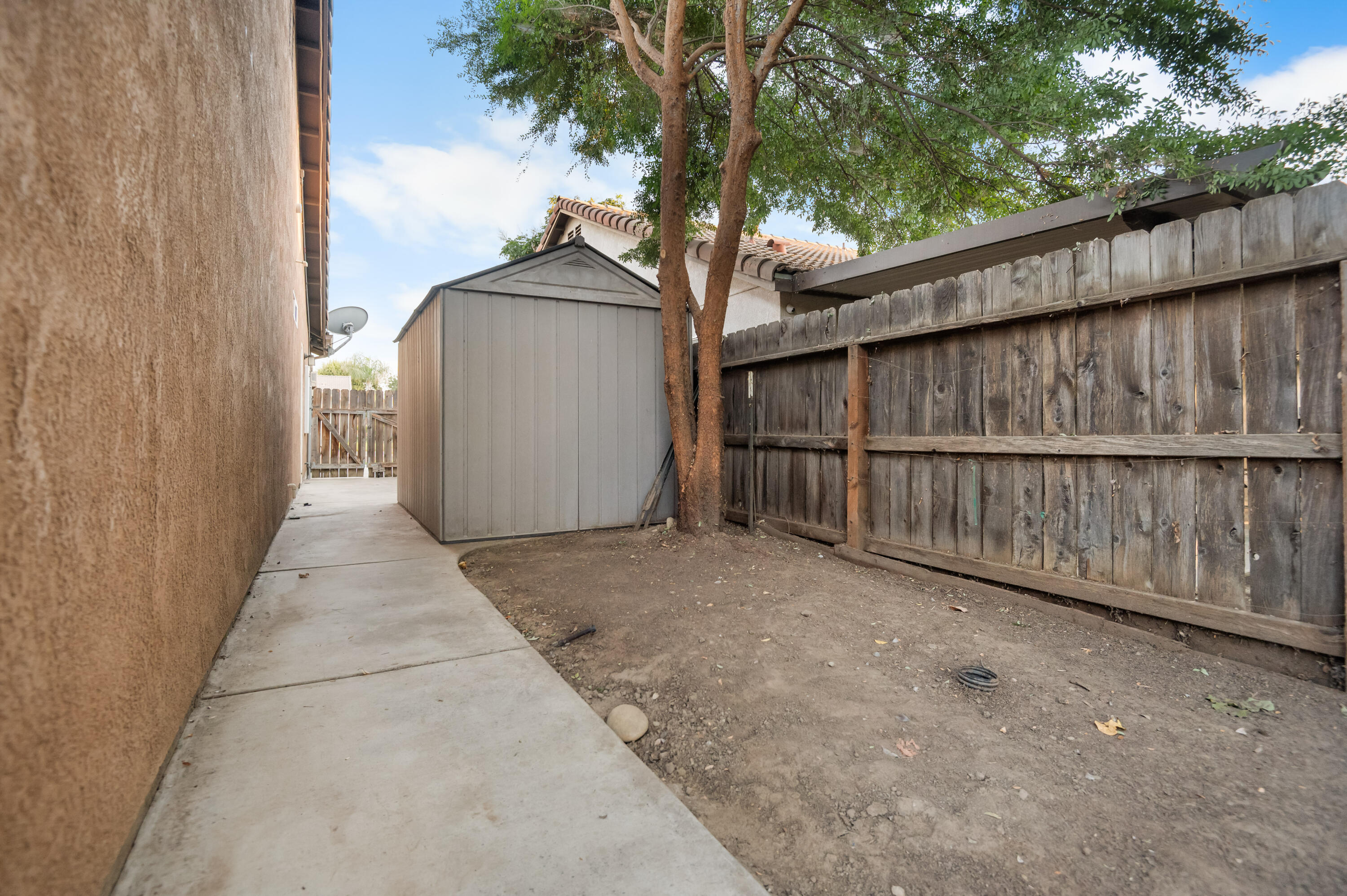2544 E Arlen Ct, Visalia, CA 93292