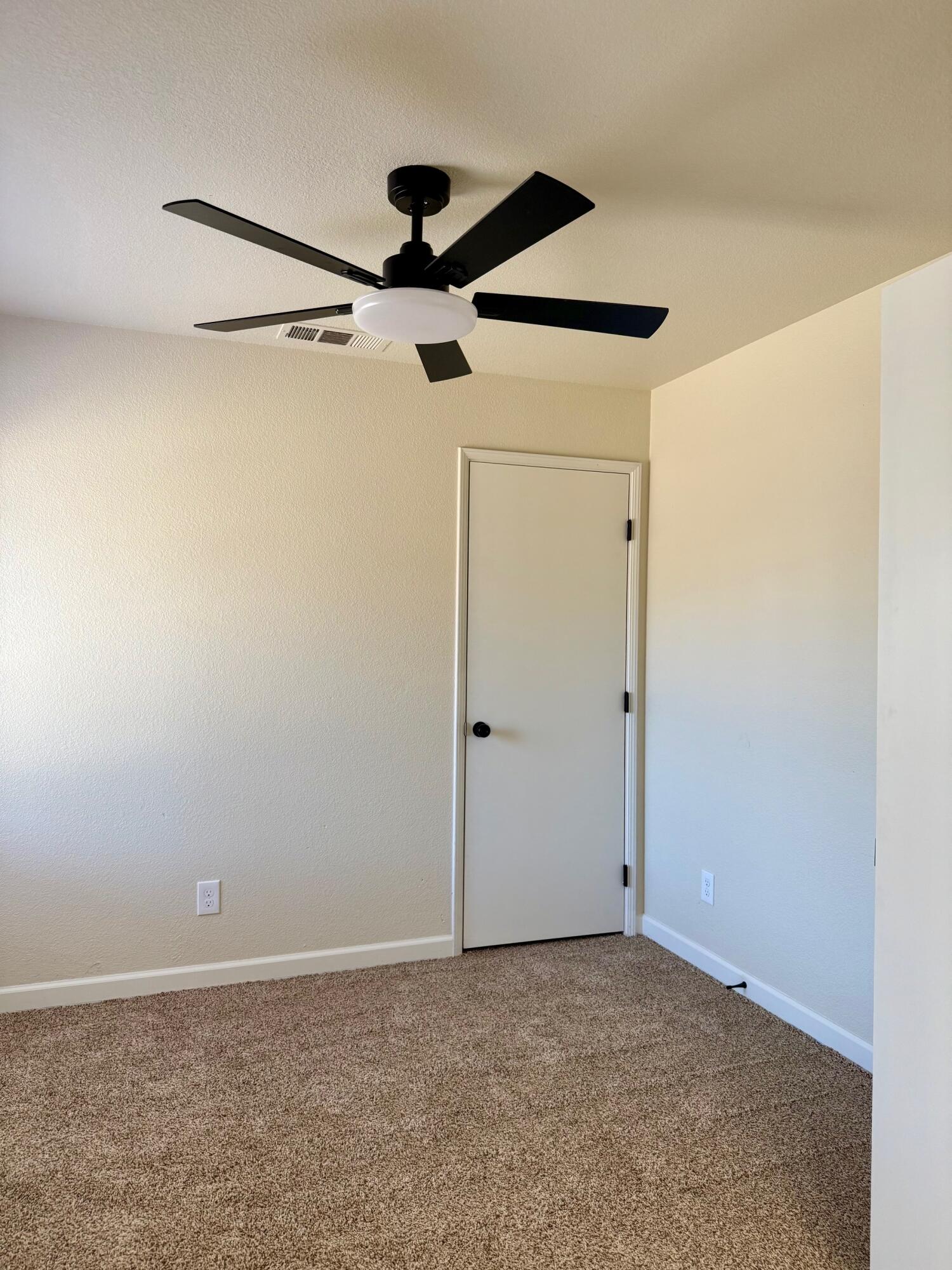 996 W Petunia St, Farmersville, CA 93223