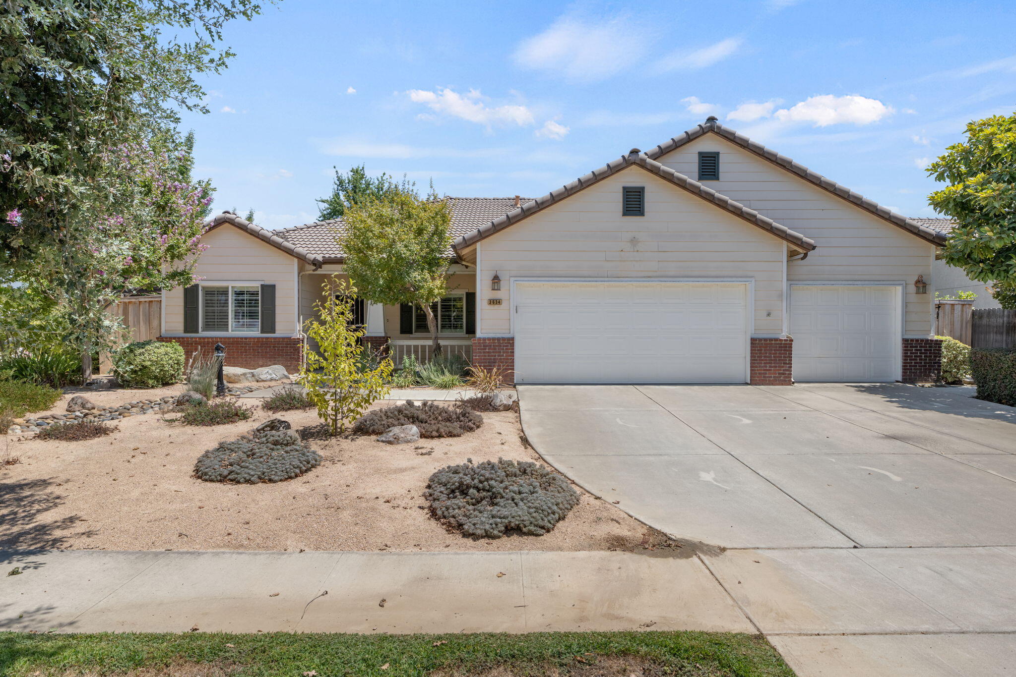 3634 N Jackie St, Visalia, CA 93291