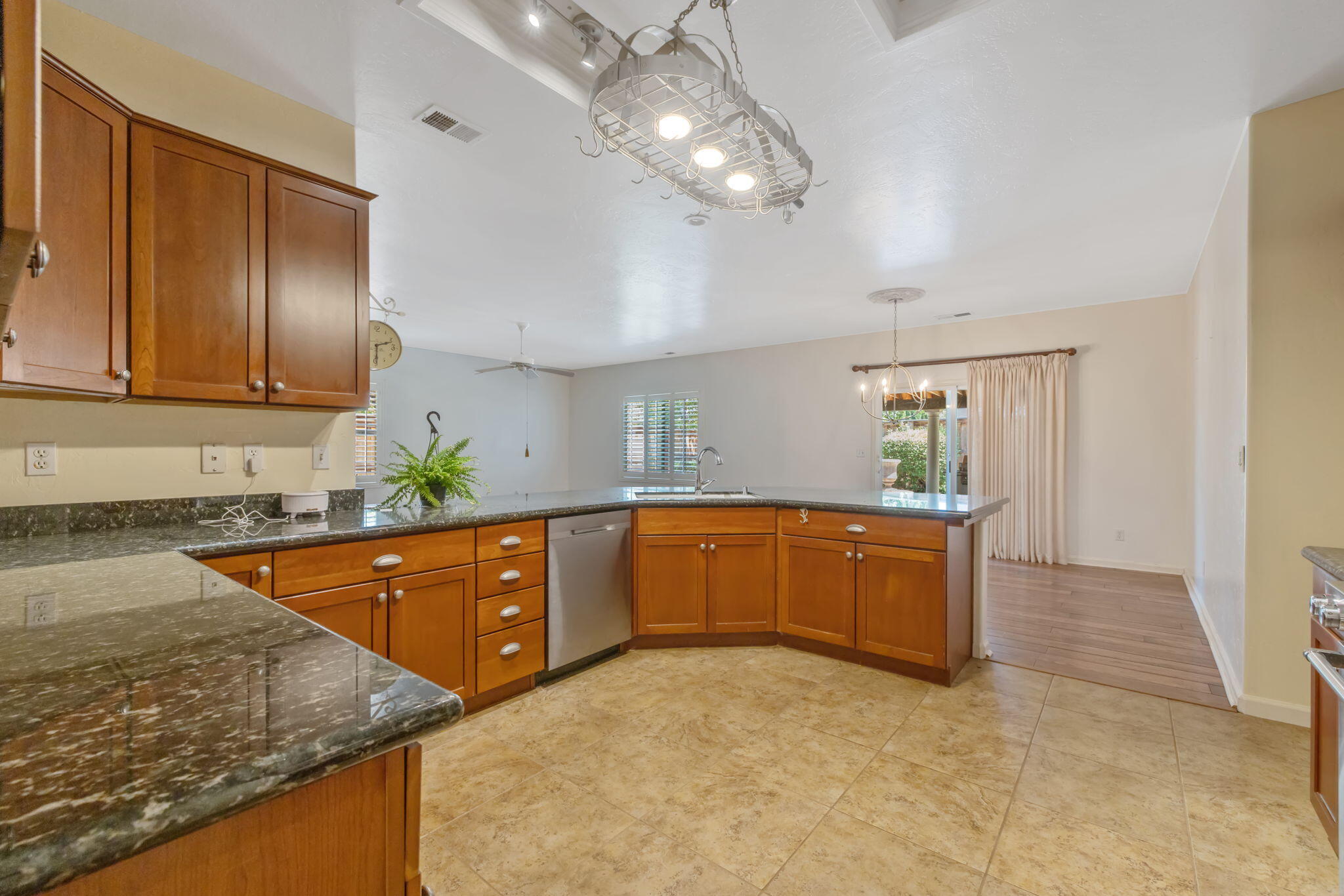 3634 N Jackie St, Visalia, CA 93291