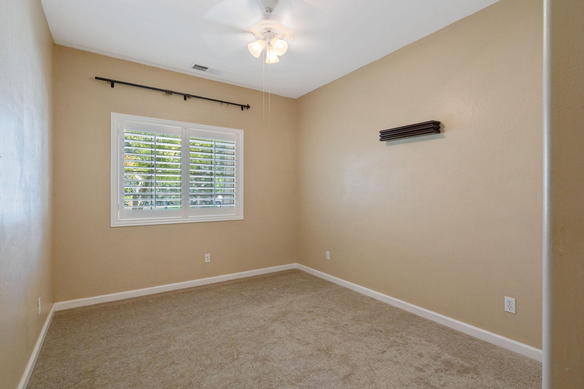 3634 N Jackie St, Visalia, CA 93291
