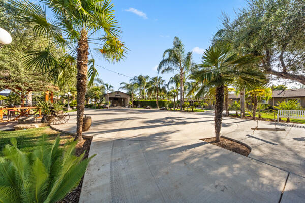 38368 Road 132, Cutler, CA 93615