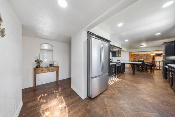 38368 Road 132, Cutler, CA 93615