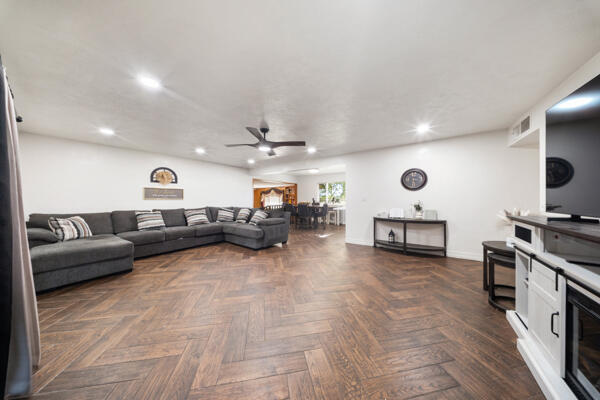 38368 Road 132, Cutler, CA 93615