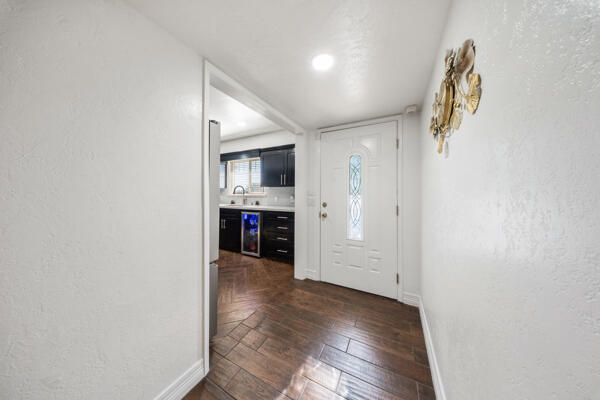 38368 Road 132, Cutler, CA 93615