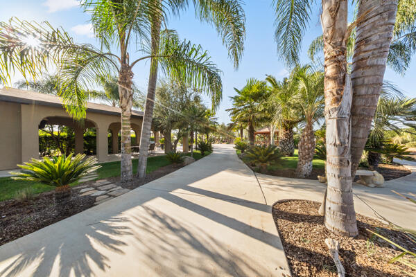 38368 Road 132, Cutler, CA 93615