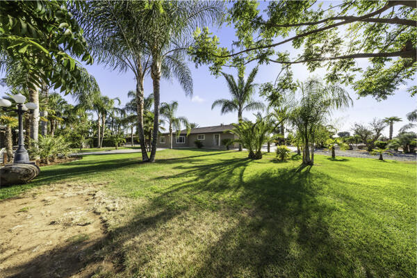38368 Road 132, Cutler, CA 93615