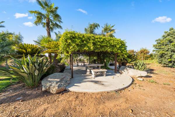 38368 Road 132, Cutler, CA 93615