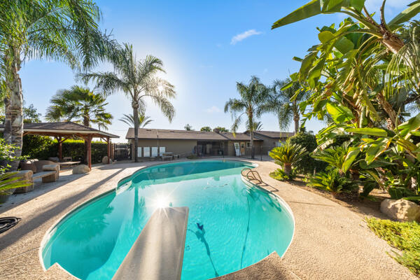 38368 Road 132, Cutler, CA 93615