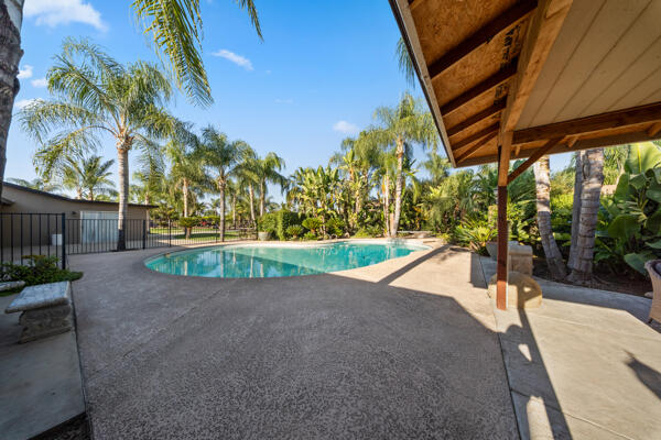 38368 Road 132, Cutler, CA 93615