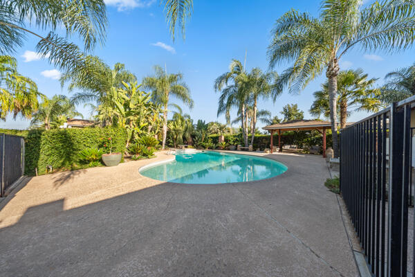 38368 Road 132, Cutler, CA 93615