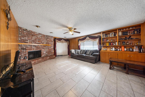 38368 Road 132, Cutler, CA 93615